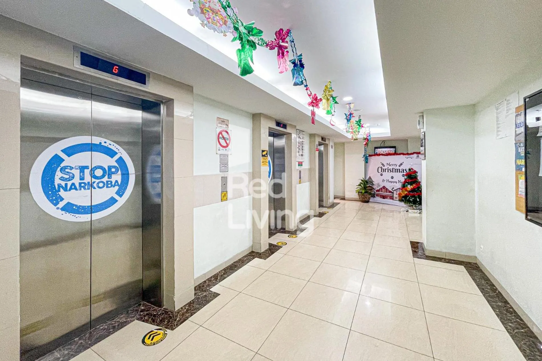 elevator in RedLiving Apartemen Kalibata City - Homy Jasen Tower Jasmine