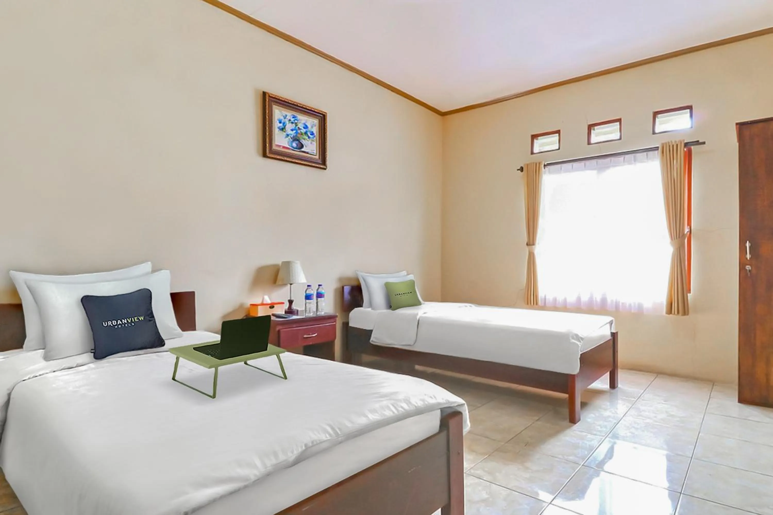 Bedroom, Bed in Urbanview Hotel Syariah Graha Atmadja Lembang by RedDoorz