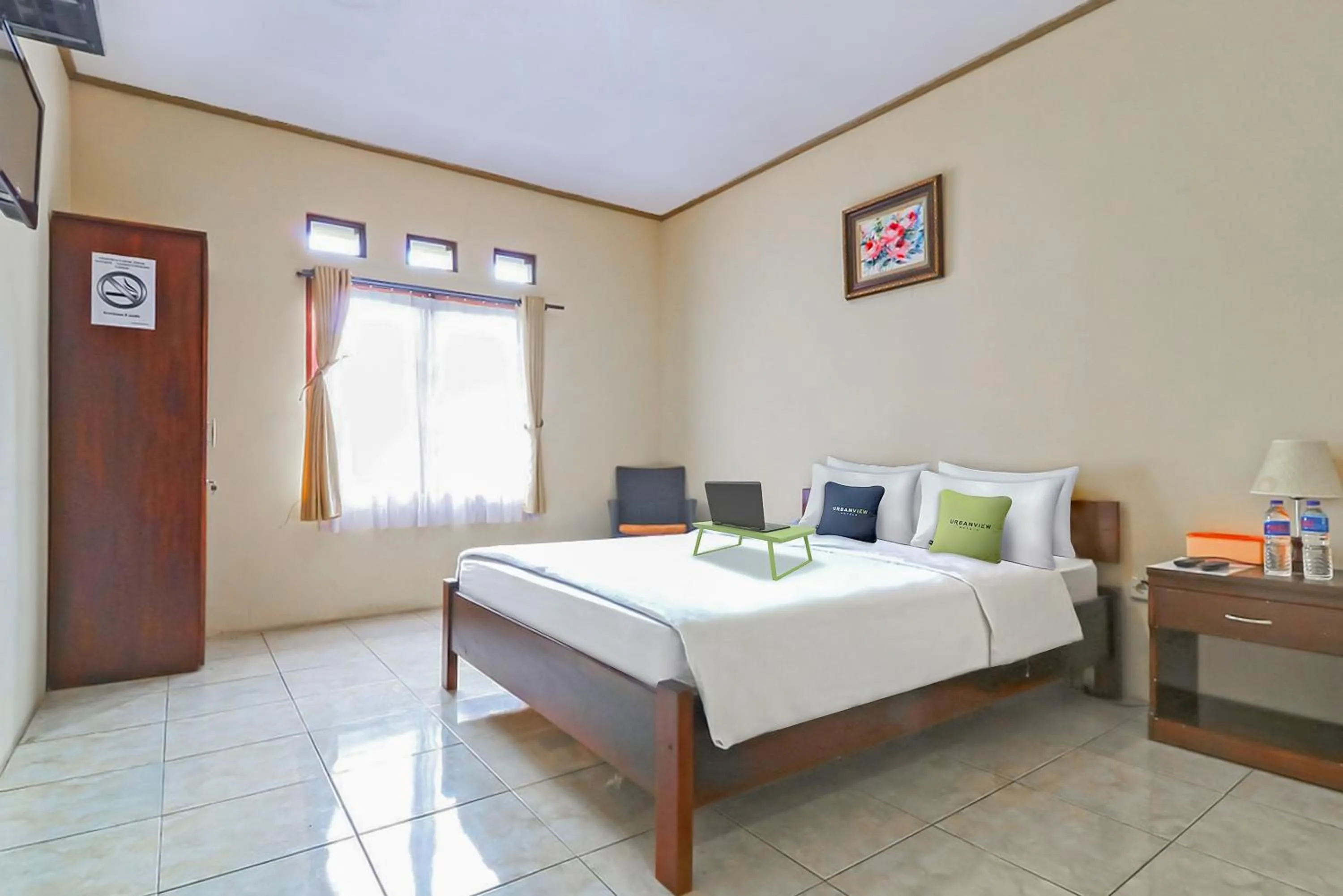 Bedroom, Bed in Urbanview Hotel Syariah Graha Atmadja Lembang by RedDoorz
