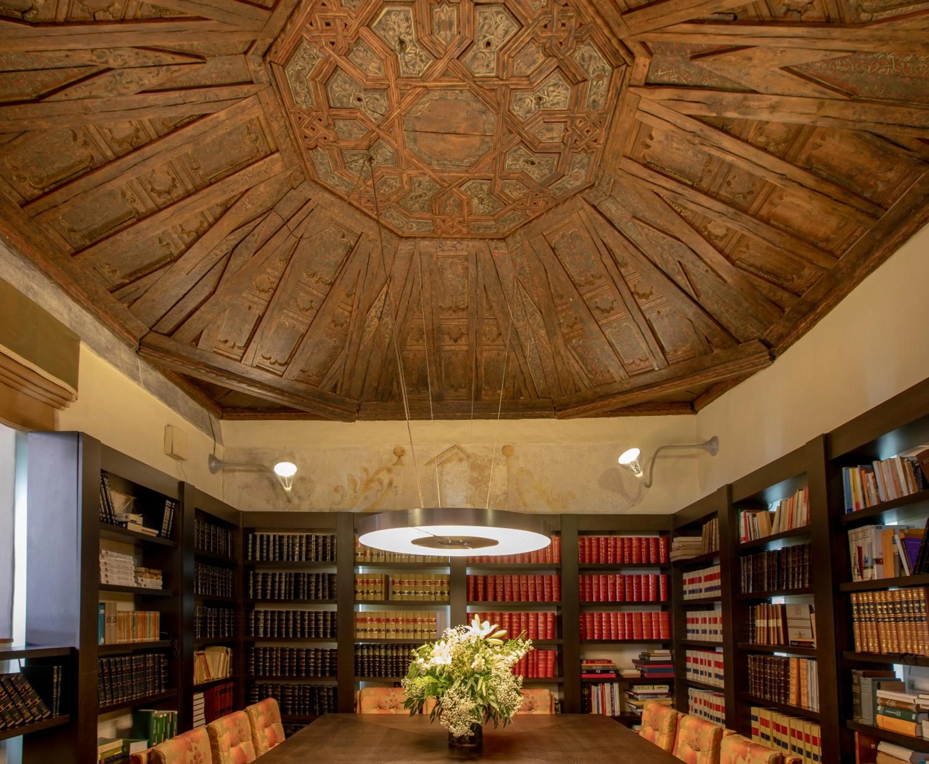 Library in Hotel San Antonio el Real