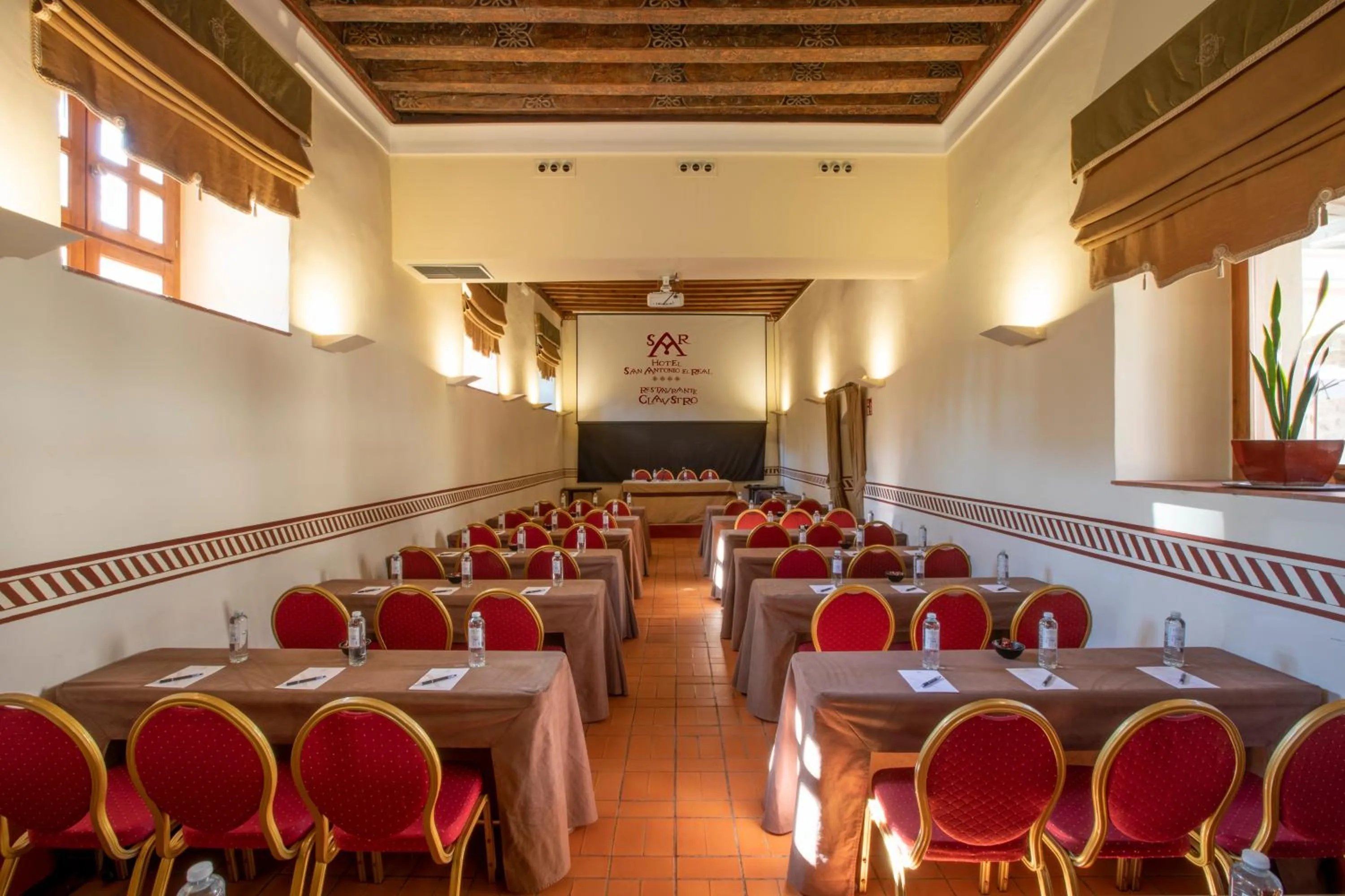 Meeting/conference room in Hotel San Antonio el Real