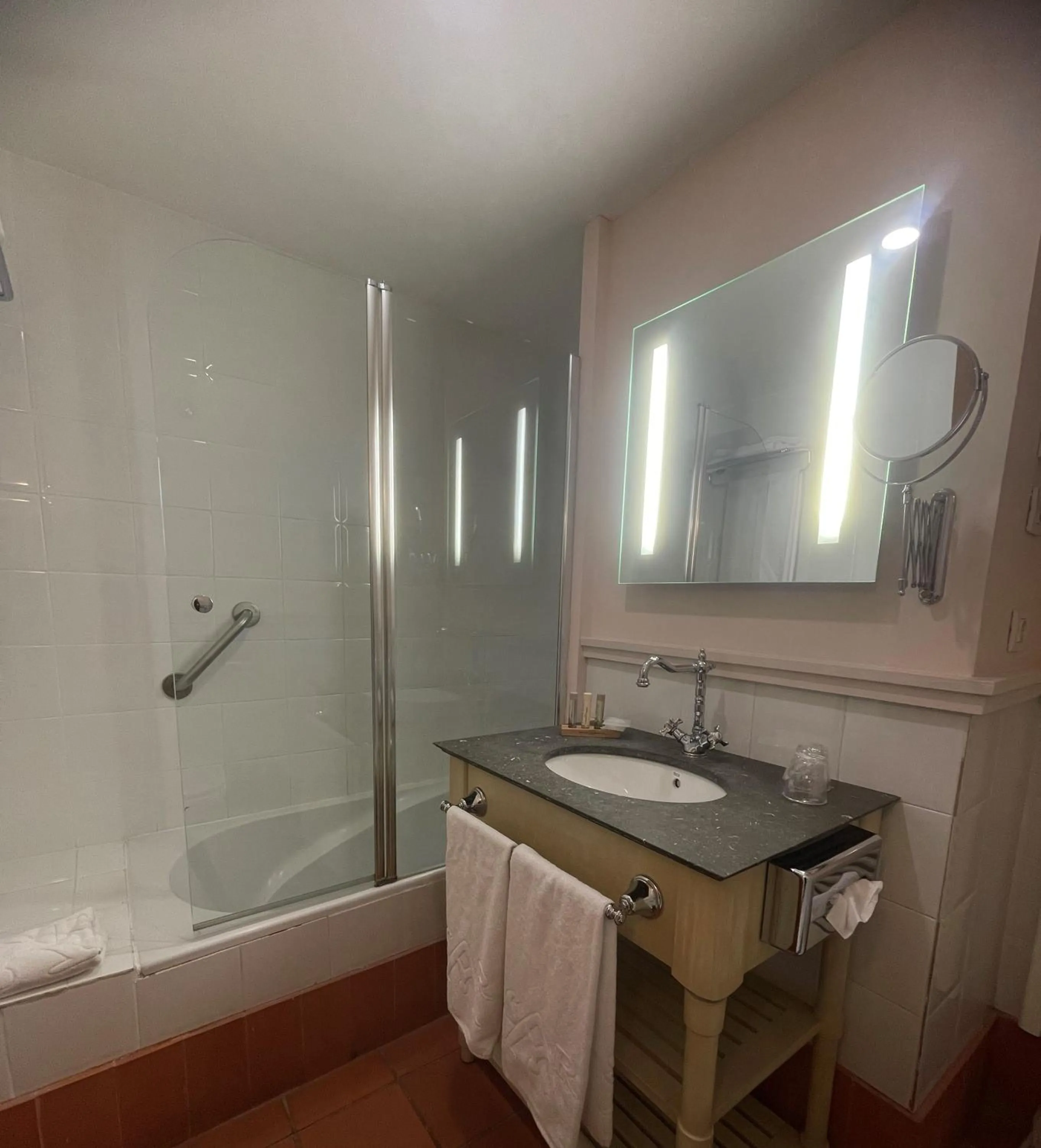 Property building in Hotel San Antonio el Real