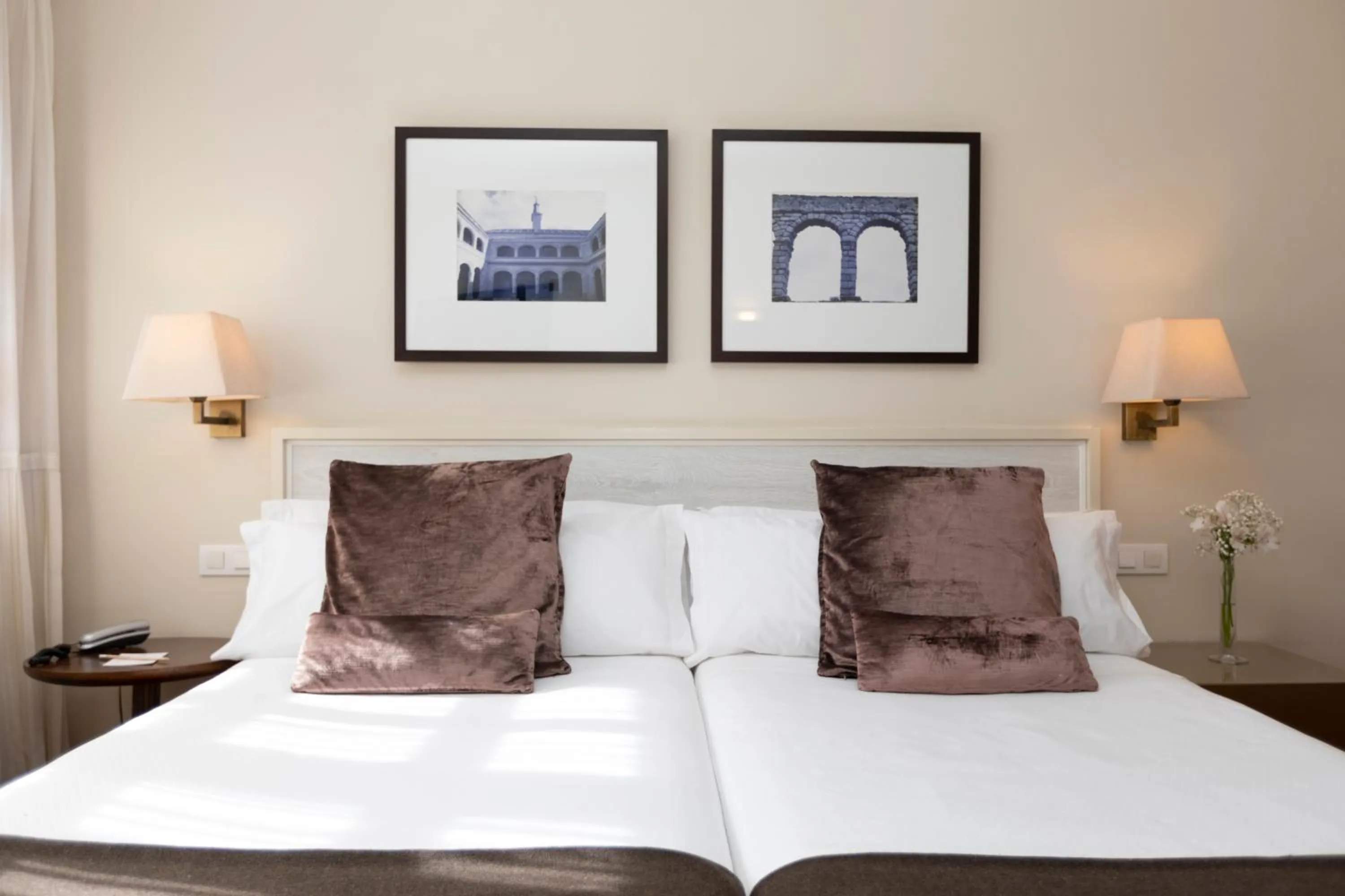 Bed in Hotel San Antonio el Real