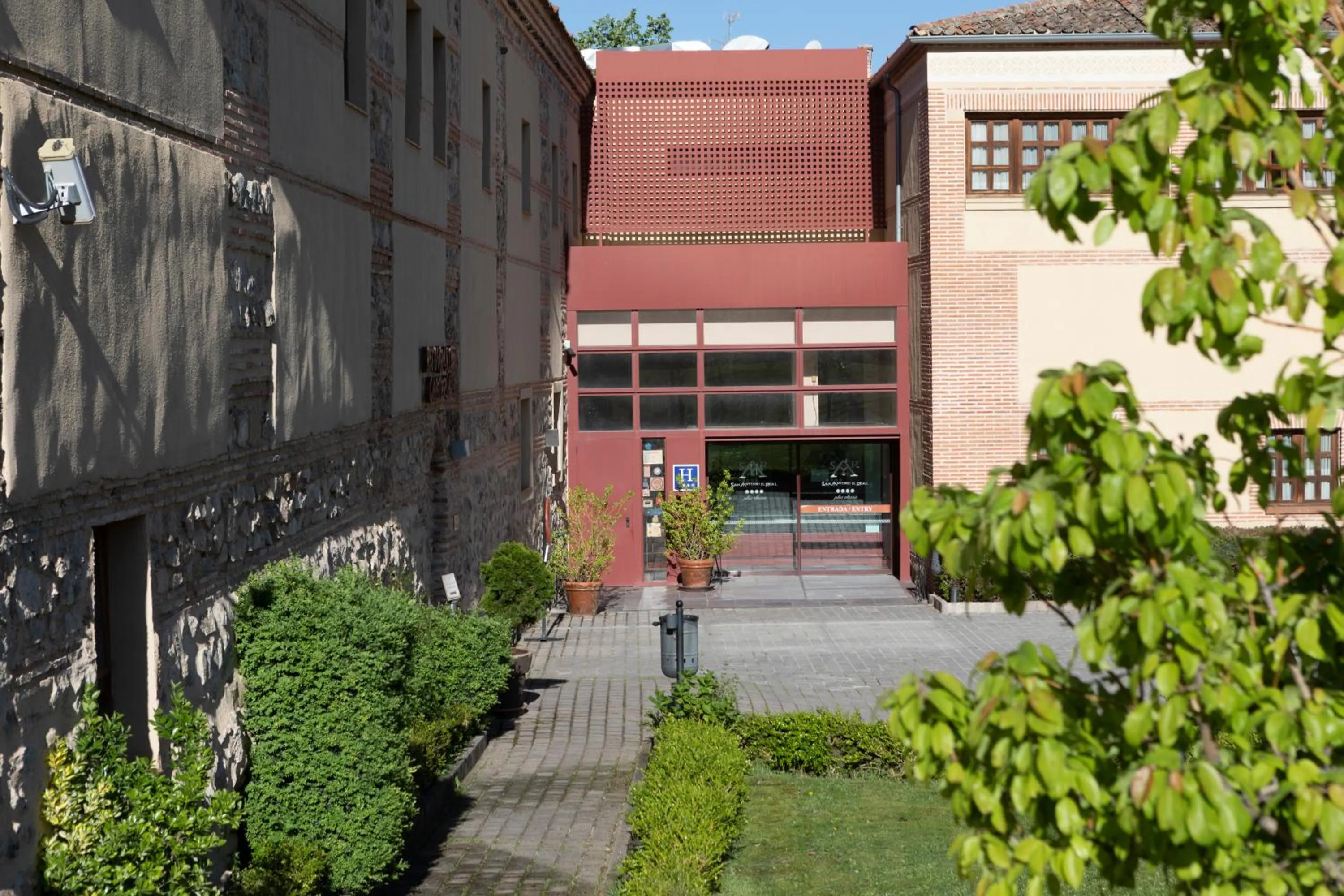 Property building in Hotel San Antonio el Real