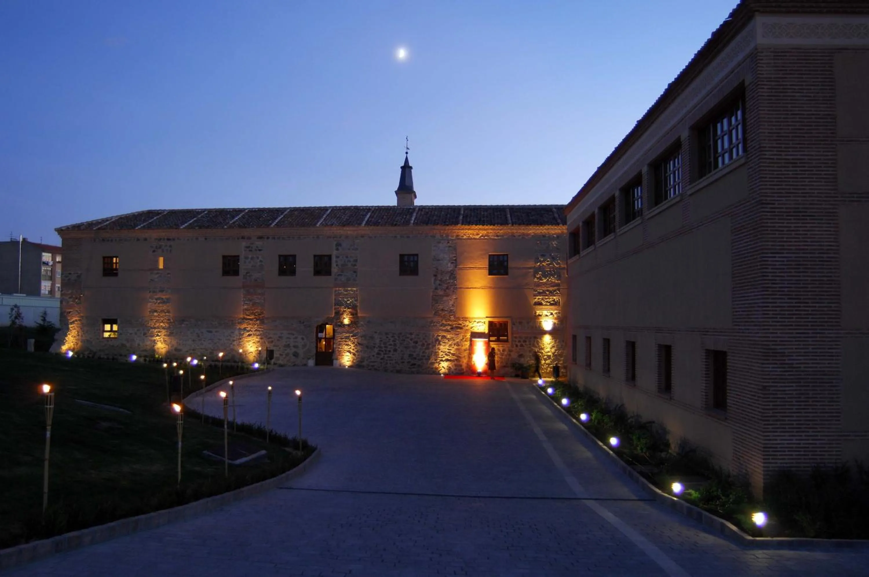 Night in Hotel San Antonio el Real