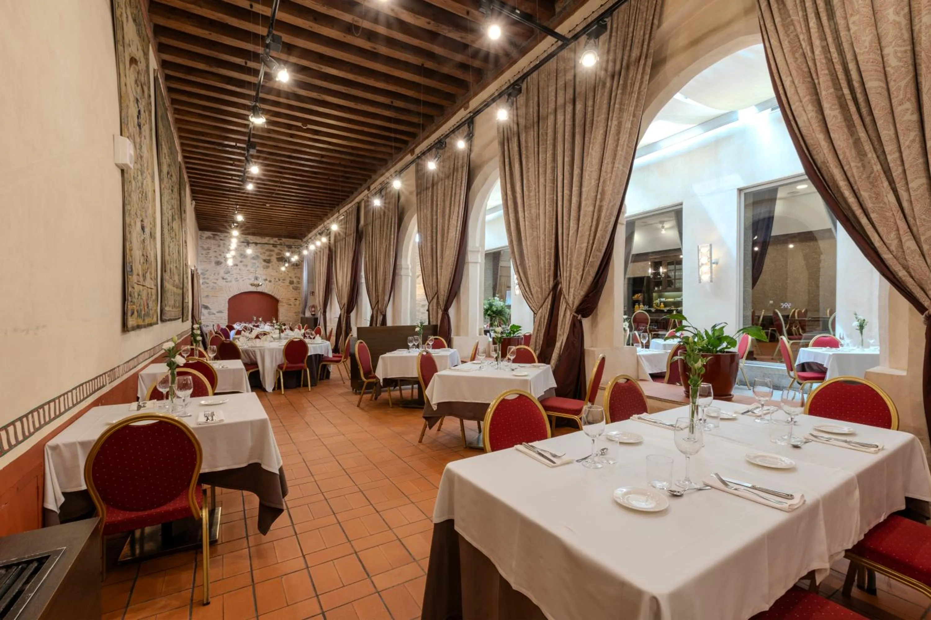 Restaurant/places to eat in Hotel San Antonio el Real