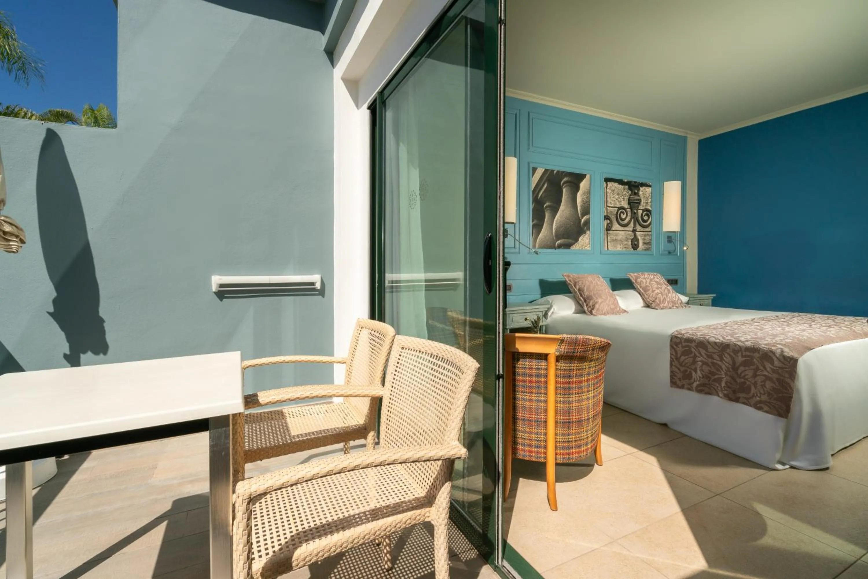 Balcony/Terrace, Bed in Adrián Hoteles Colón Guanahaní Adultos Only