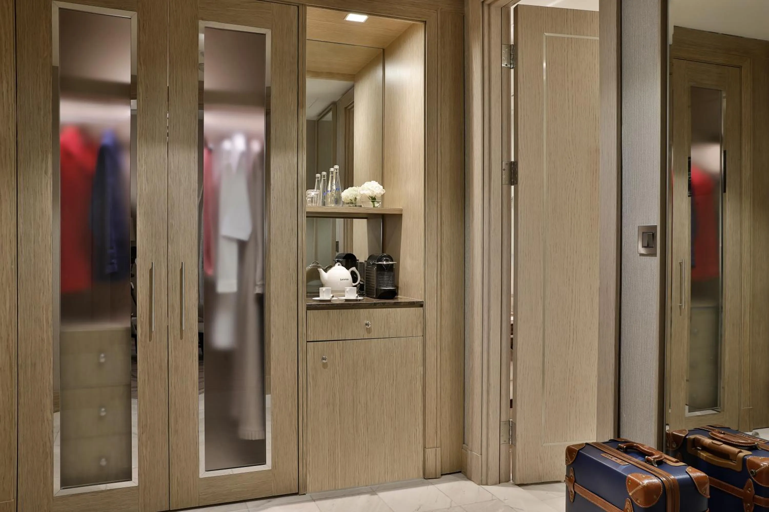 wardrobe in Jumeirah Jabal Omar Makkah