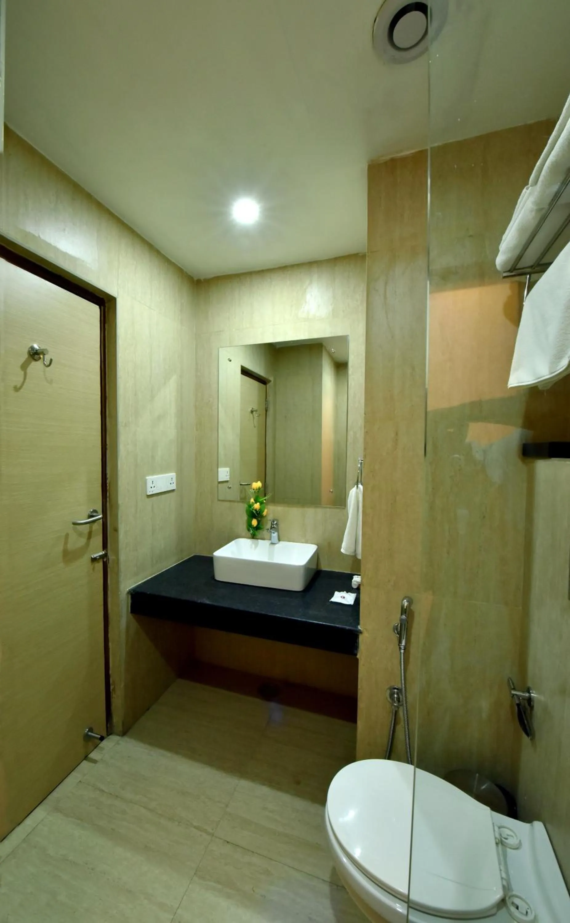 Shower in COSMOPOLITAN