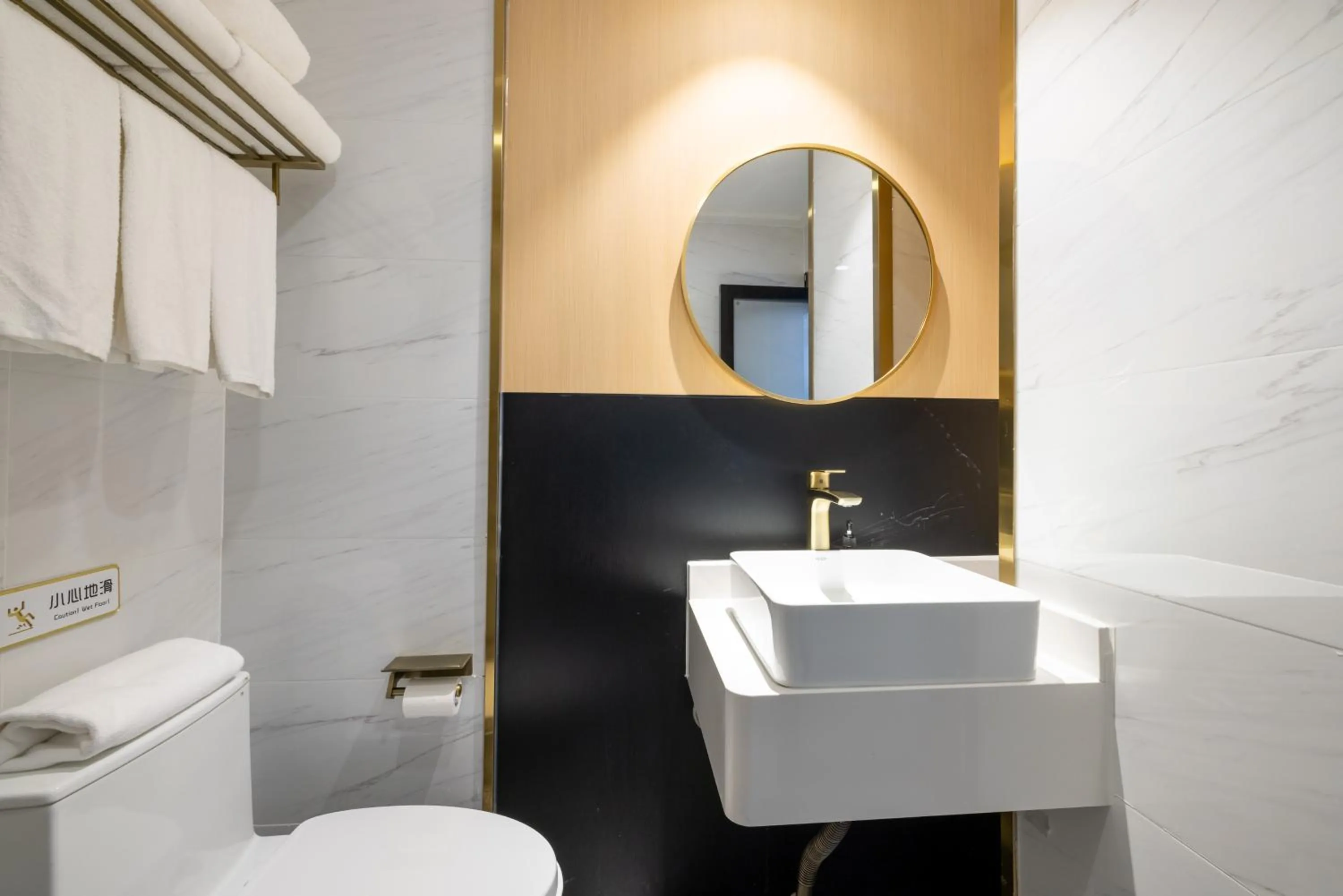 East Sacred Hotel--Beijing Tiananmen Square ,the Forbidden City,Wangfujing Street,Located in the city center