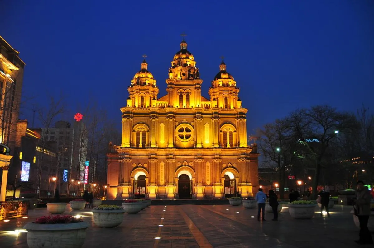 East Sacred Hotel--Beijing Tiananmen Square ,the Forbidden City,Wangfujing Street,Located in the city center