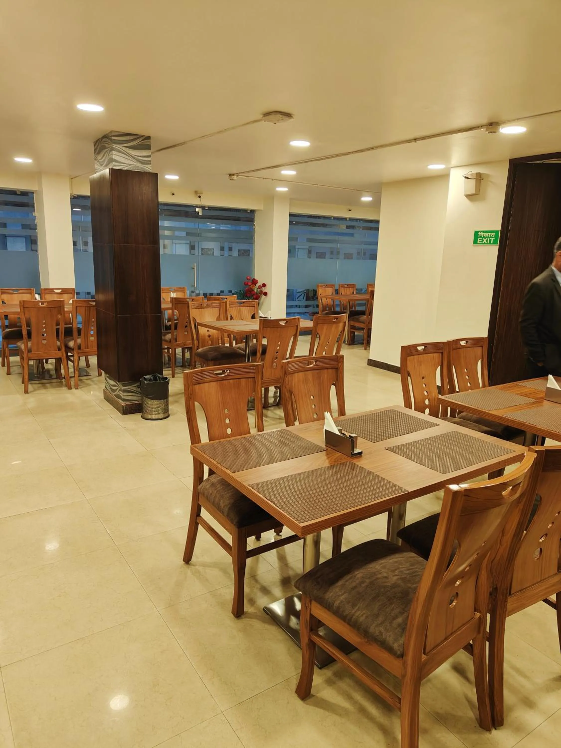 Restaurant/places to eat in Rosemallow Hotel New Delhi