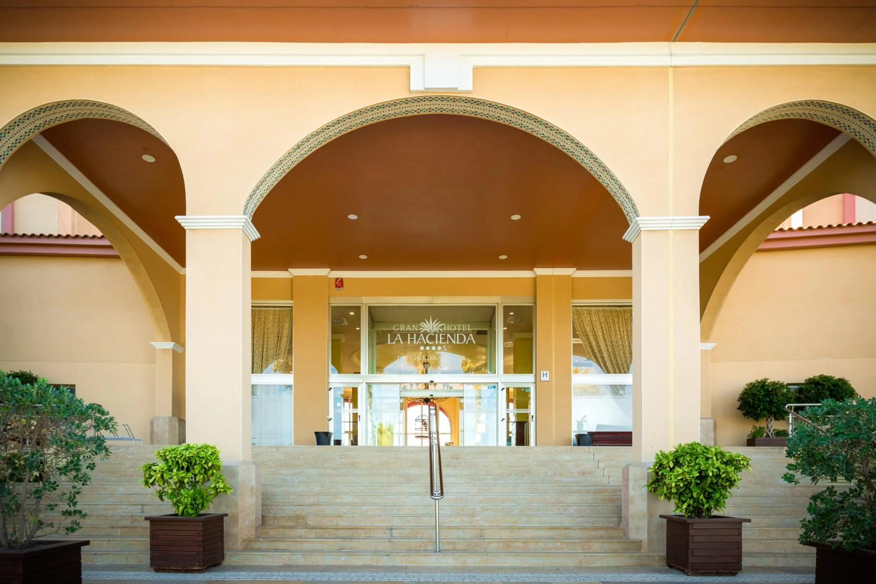 Facade/entrance in Ohtels La Hacienda
