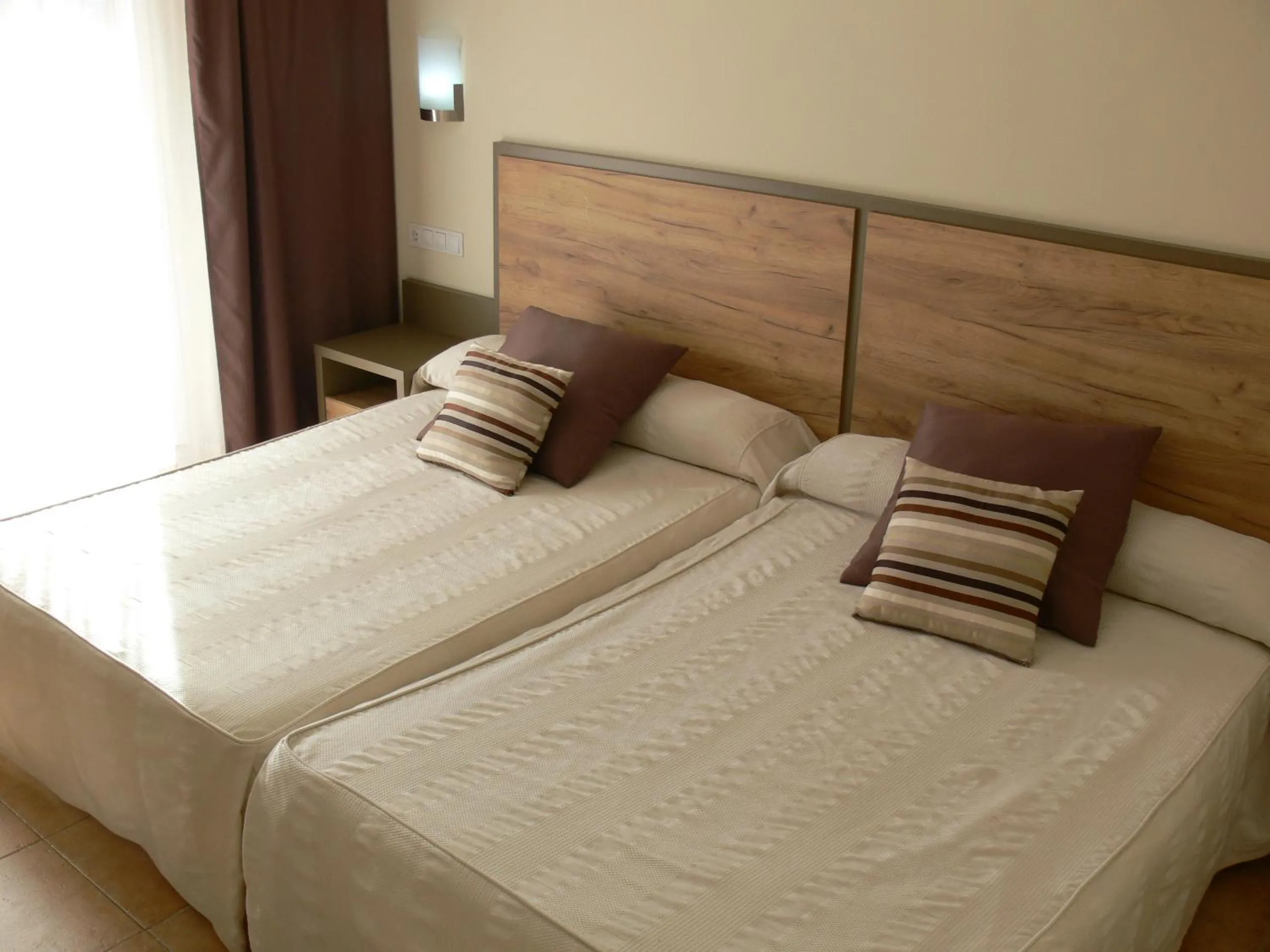 Photo of the whole room, Bed in Ohtels La Hacienda