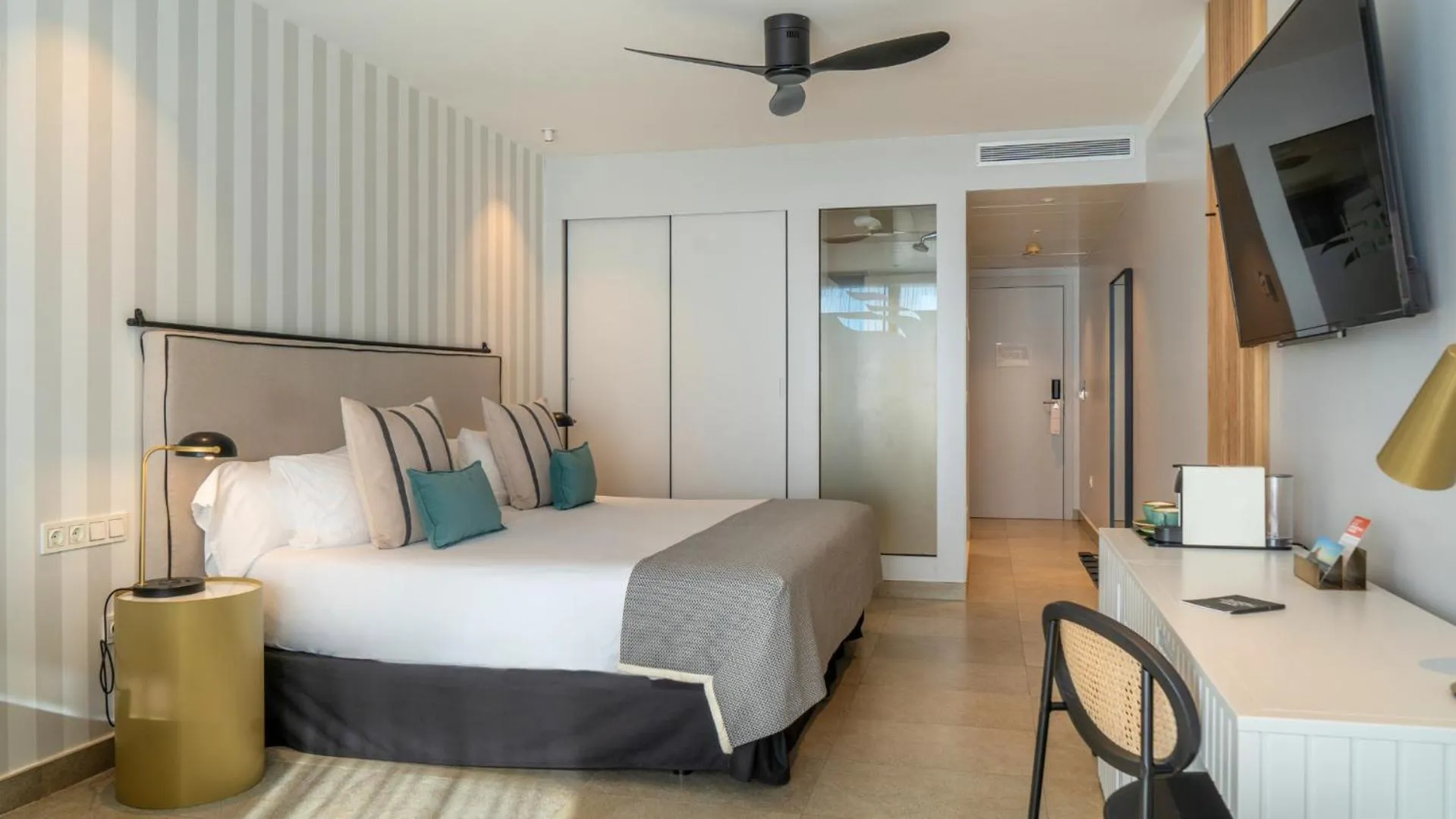 Bed in SOLYMAR Gran Hotel