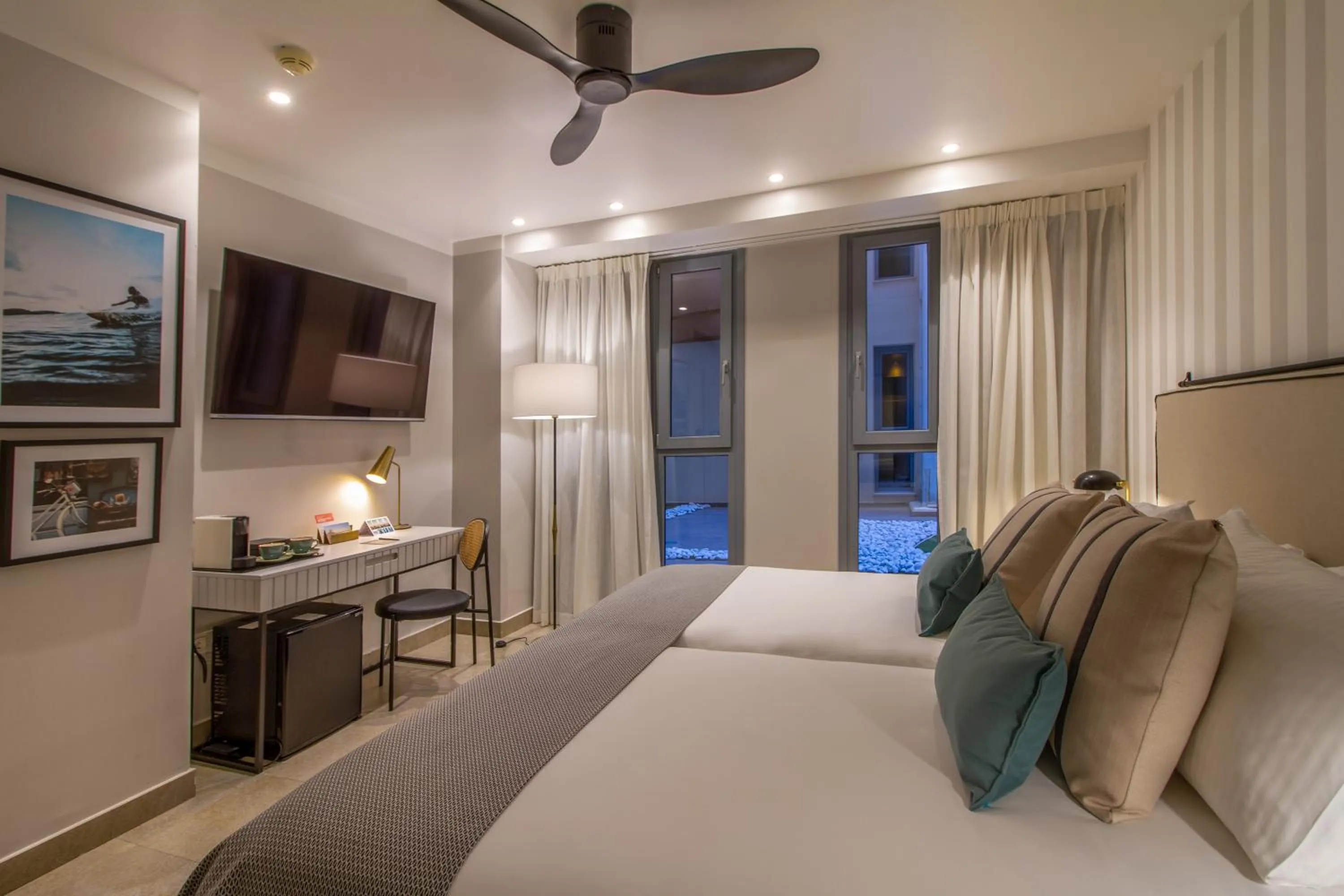 Communal lounge/ TV room, Bed in SOLYMAR Gran Hotel