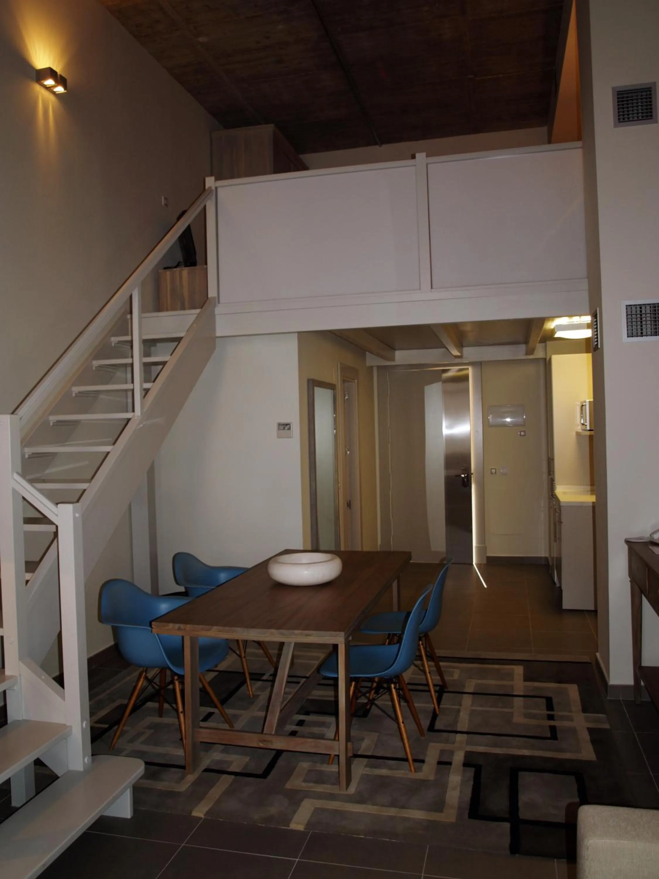 Photo of the whole room in Eco Alcalá Suites