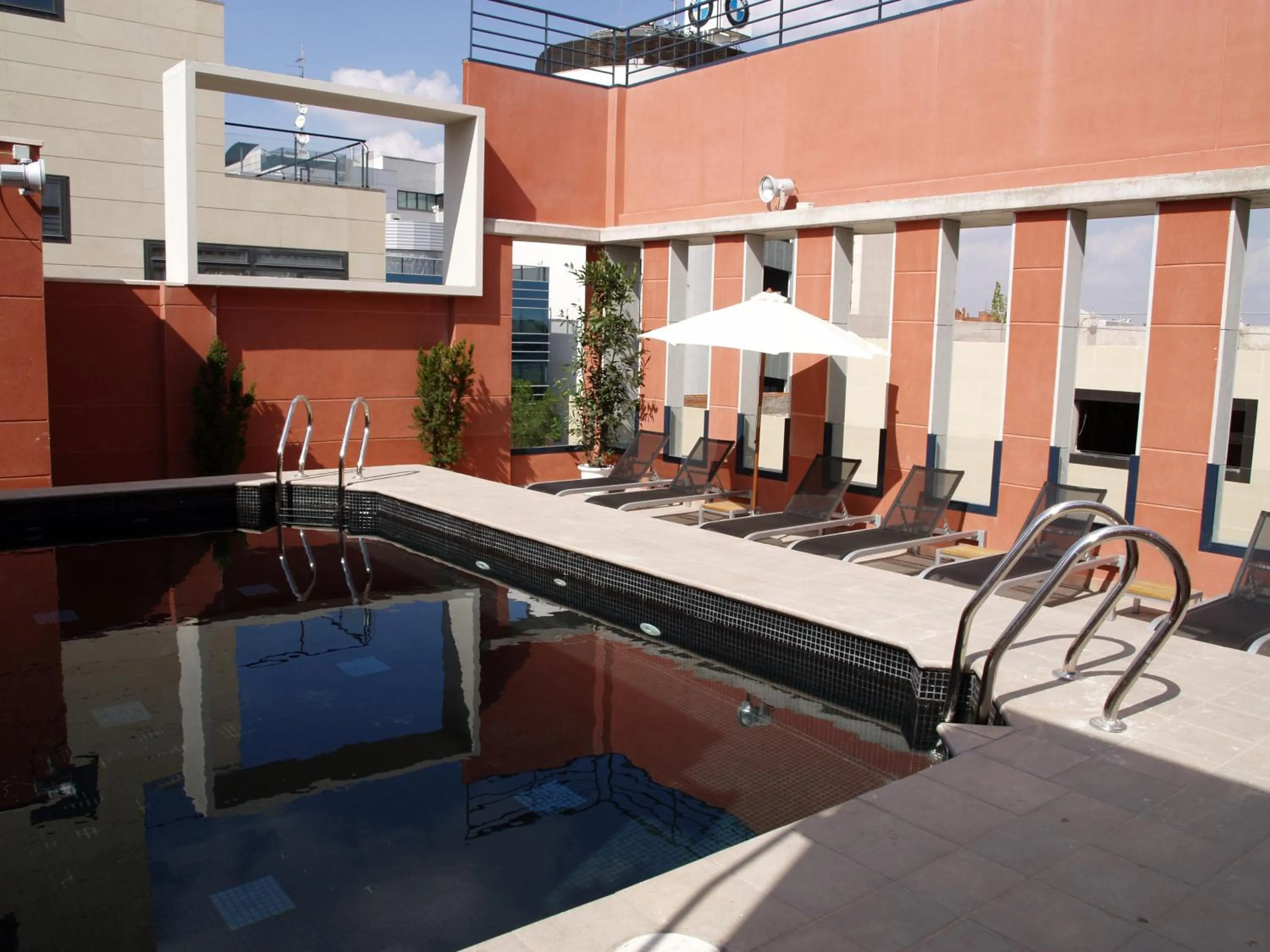 Swimming pool in Eco Alcalá Suites