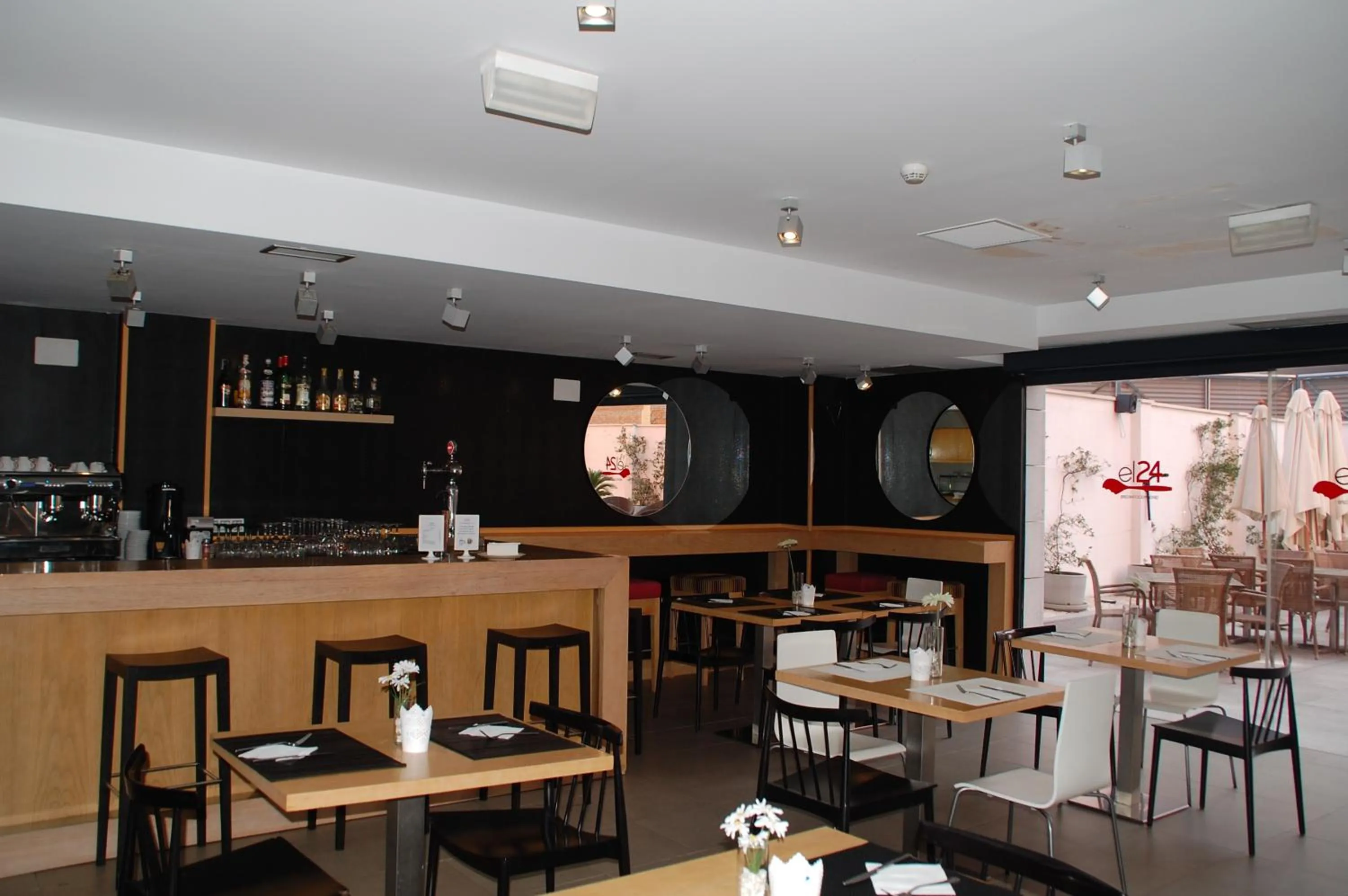 Lounge or bar in Eco Alcalá Suites