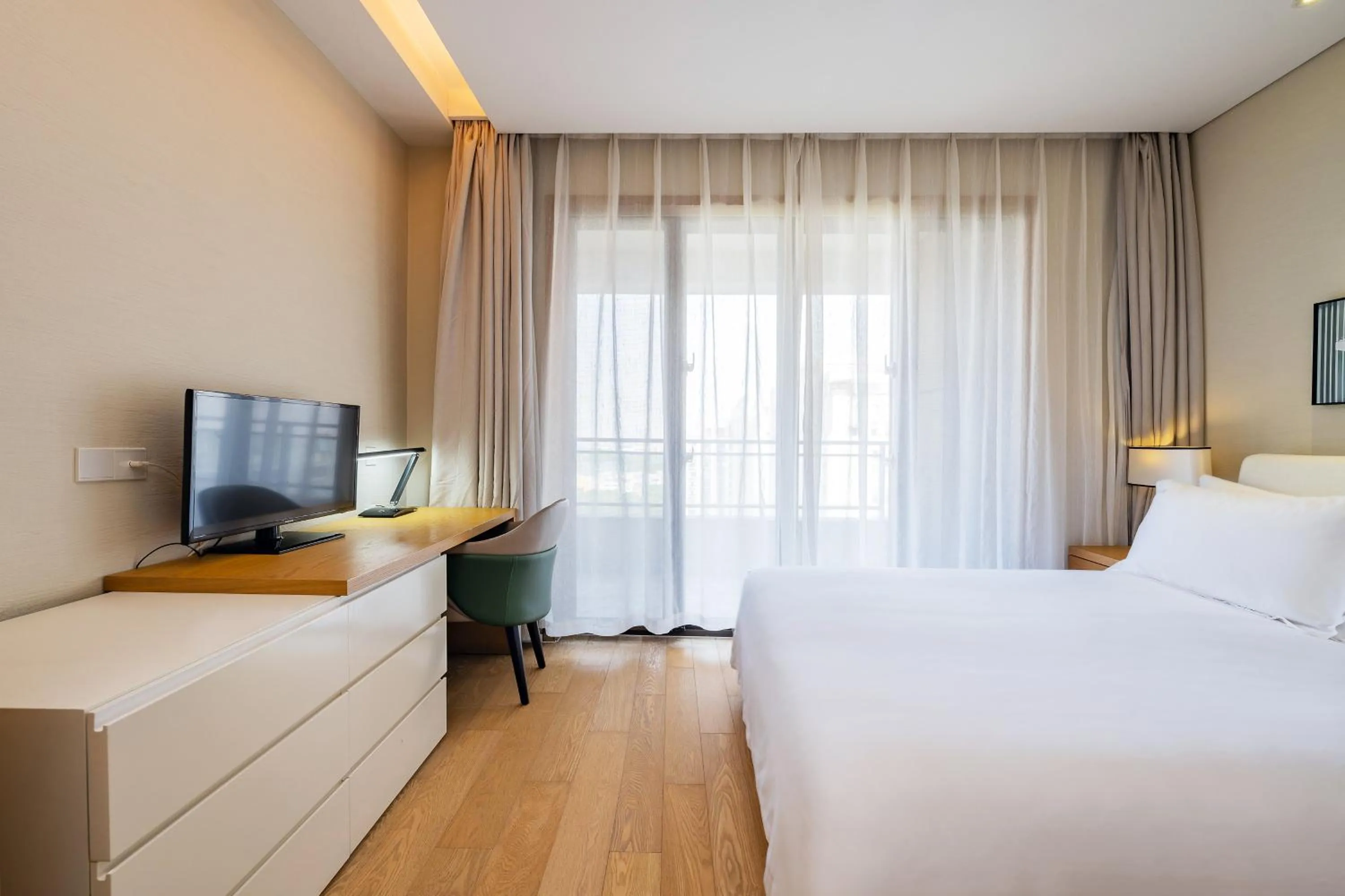 Photo of the whole room in Holiday Inn & Suites Suzhou Yangcheng Lake, an IHG Hotel