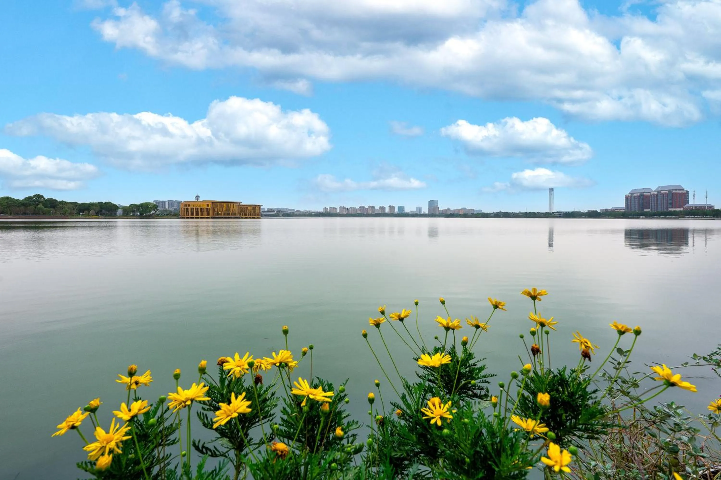 Property building in Holiday Inn & Suites Suzhou Yangcheng Lake, an IHG Hotel