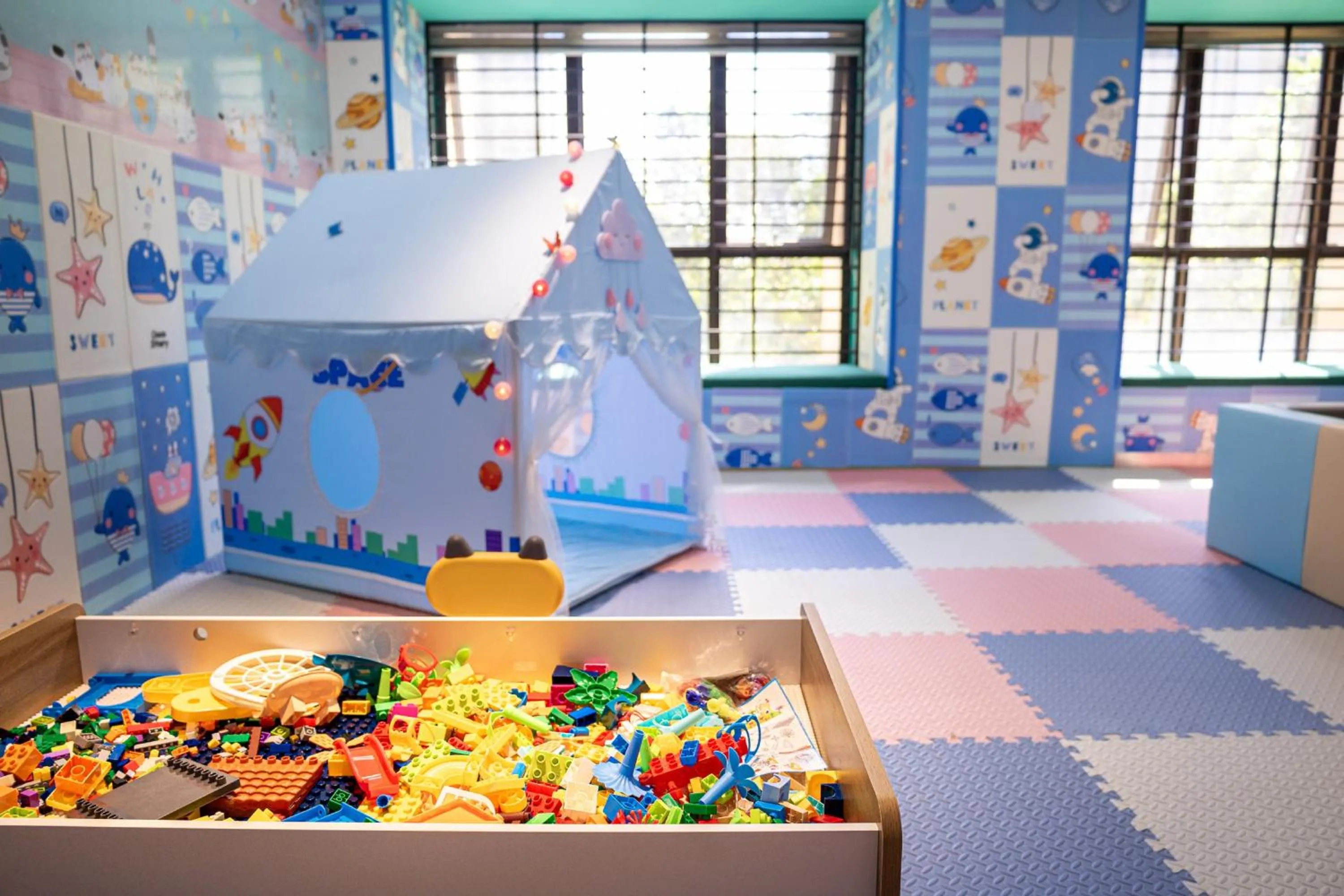 Lobby or reception in Holiday Inn & Suites Suzhou Yangcheng Lake, an IHG Hotel