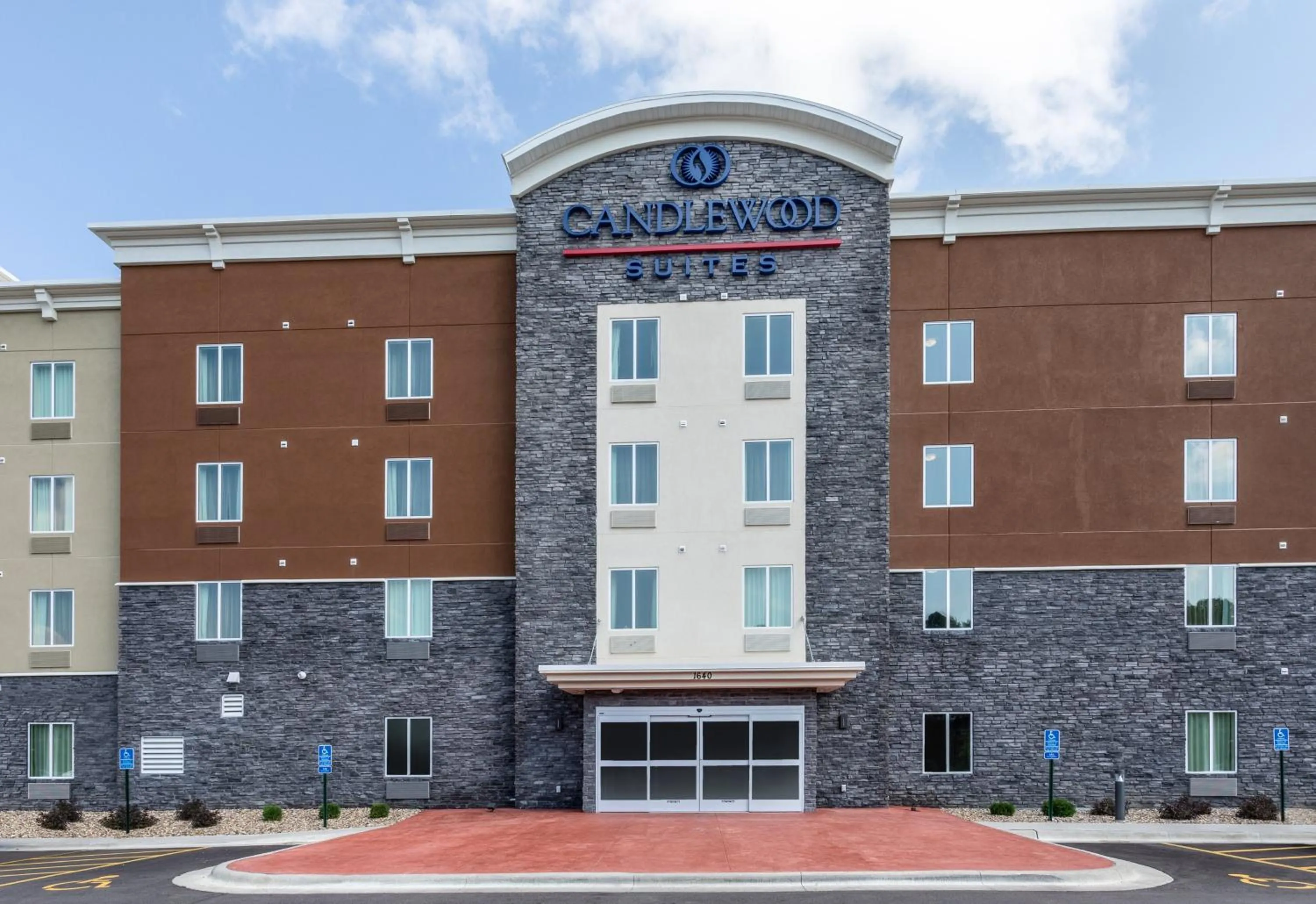 Property building in Candlewood Suites - Rochester Mayo Clinic Area