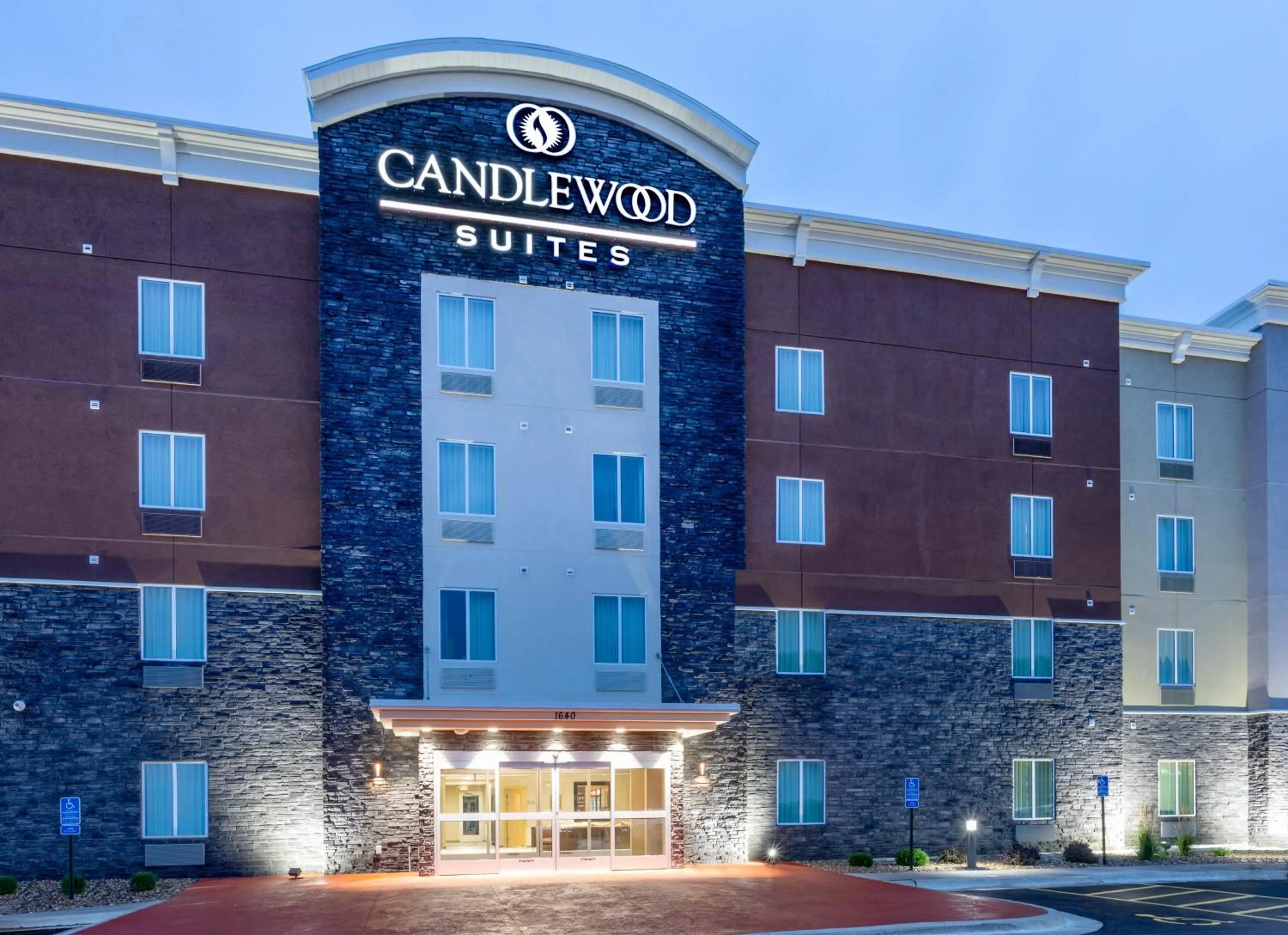 Property building in Candlewood Suites - Rochester Mayo Clinic Area