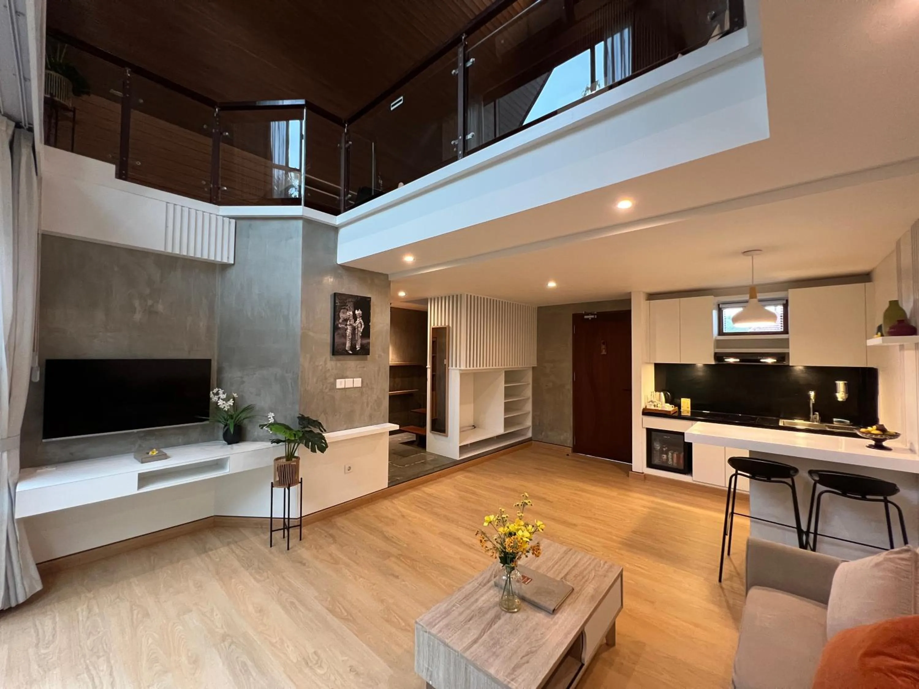 Communal lounge/ TV room in Kanhara Villas Ubud by GenuineHost