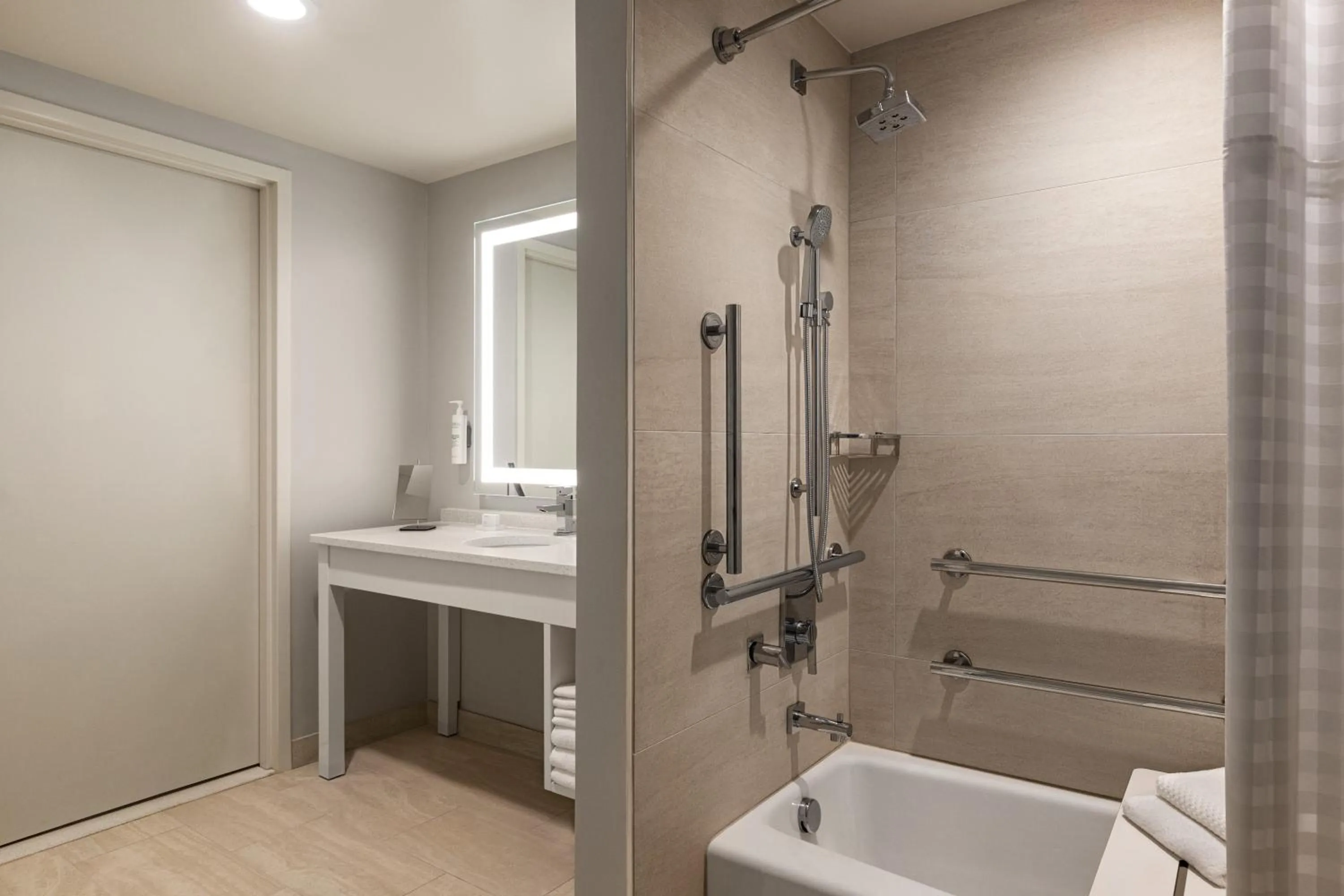 Bathroom in Embassy Suites By Hilton Panama City Beach Resort