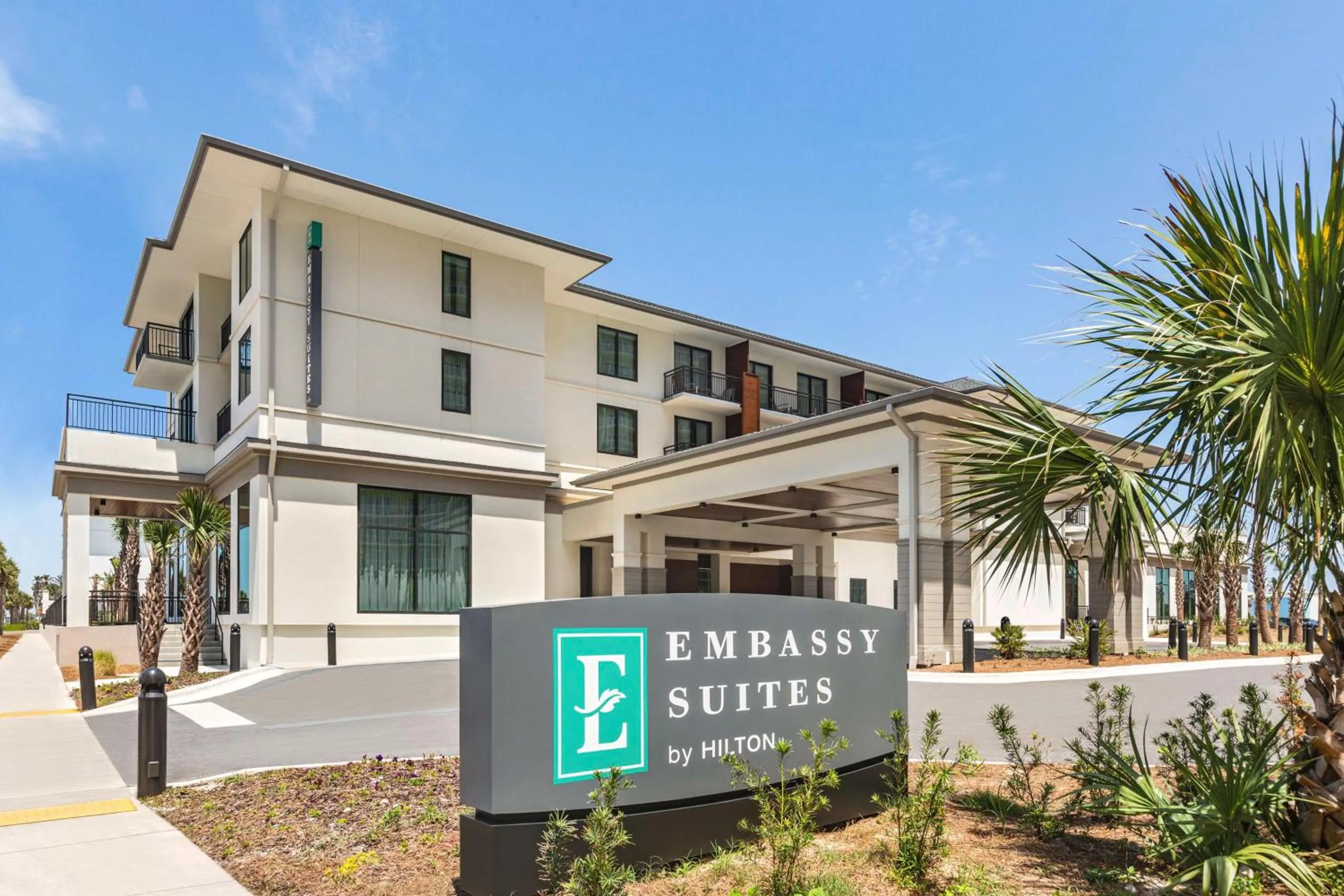 Property building in Embassy Suites By Hilton Panama City Beach Resort