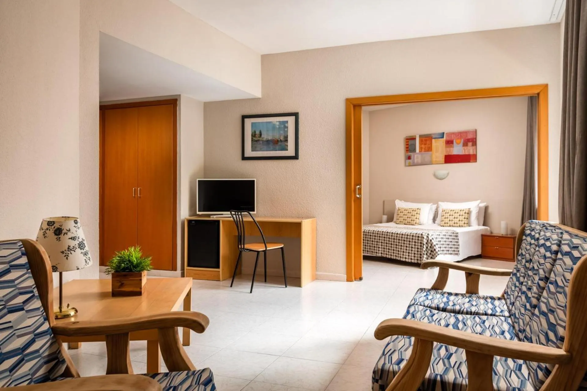 Photo of the whole room in ALEGRIA Plaza Paris 4*Sup