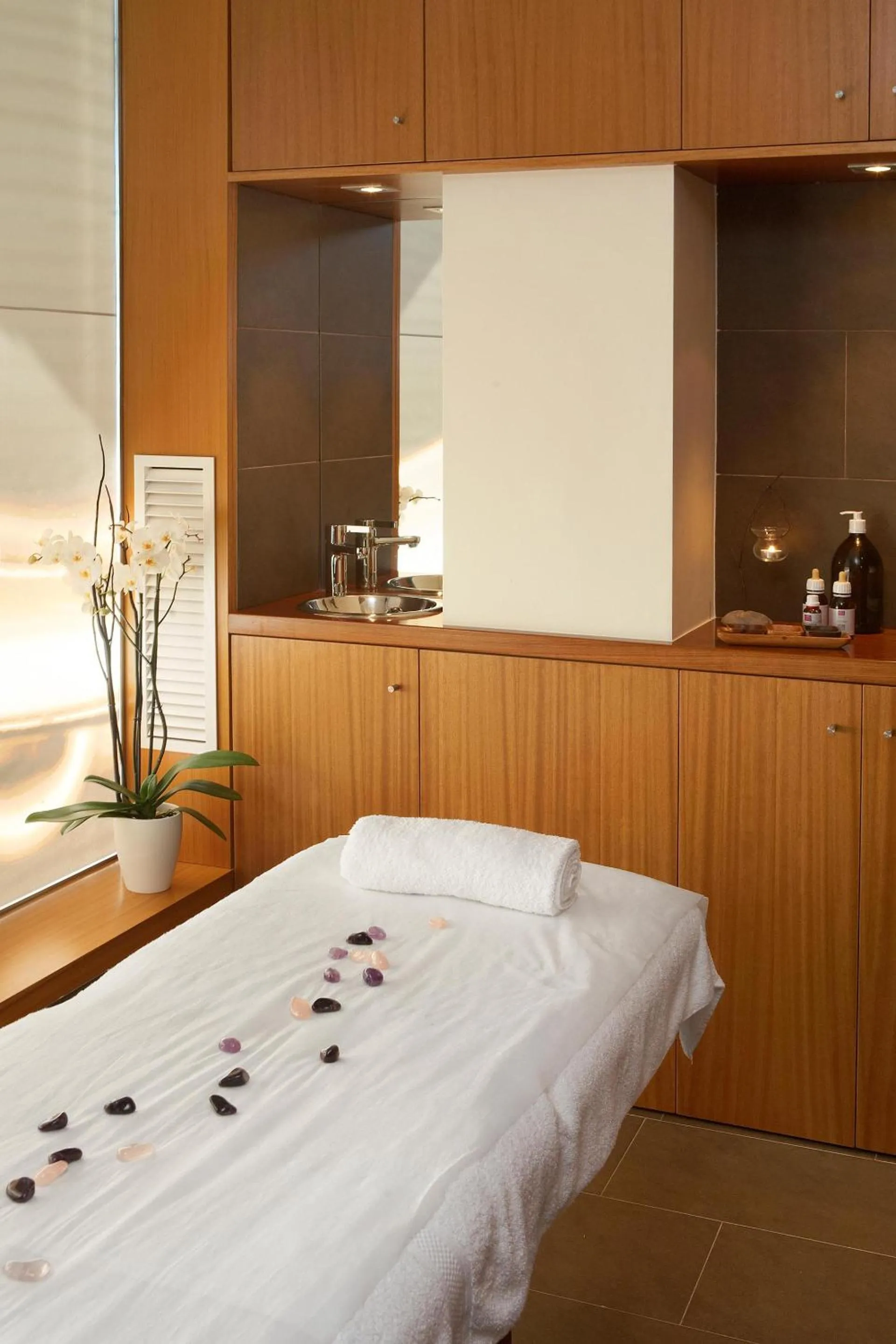Spa and wellness centre/facilities, Bed in ALEGRIA Plaza Paris 4*Sup