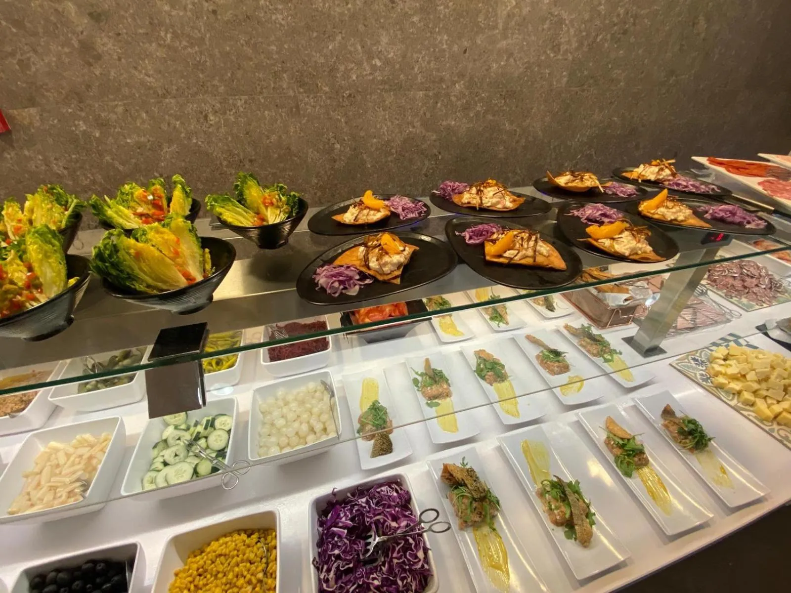 Restaurant/places to eat in Hotel Canada Palace