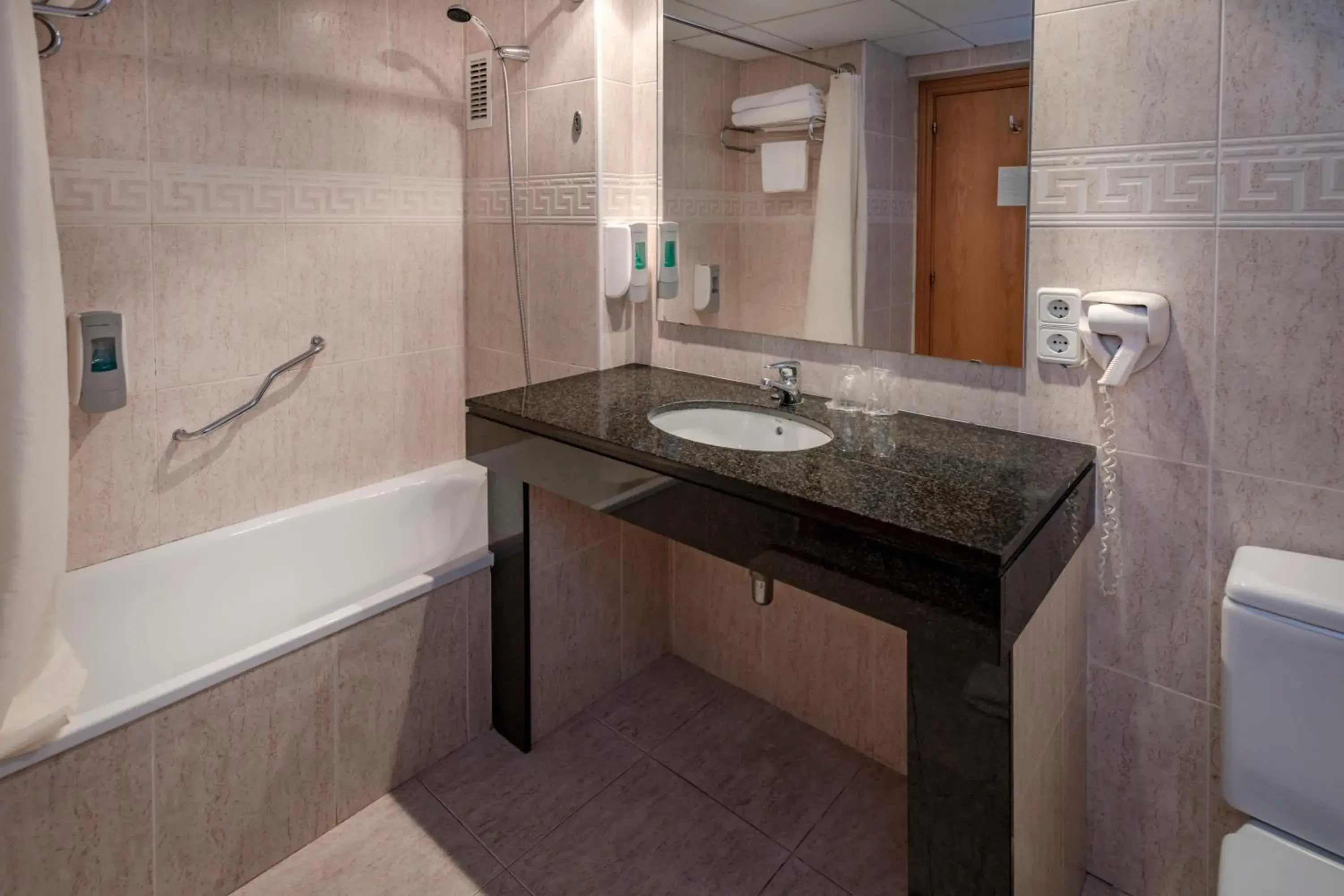 Standard Triple Room in Hotel Canada Palace Standard Triple Room in Hotel Canada Palace