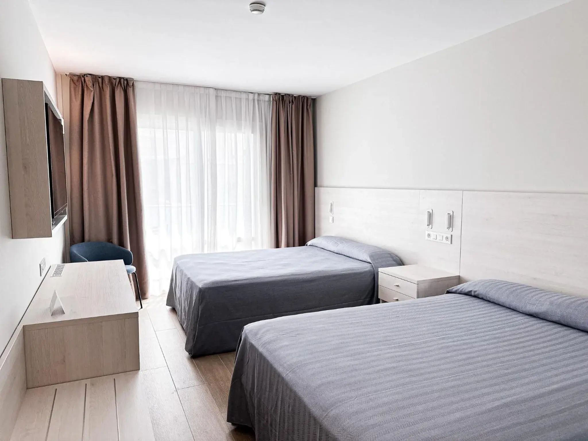 Superior Room with Pool View in Hotel Canada Palace Superior Room with Pool View in Hotel Canada Palace