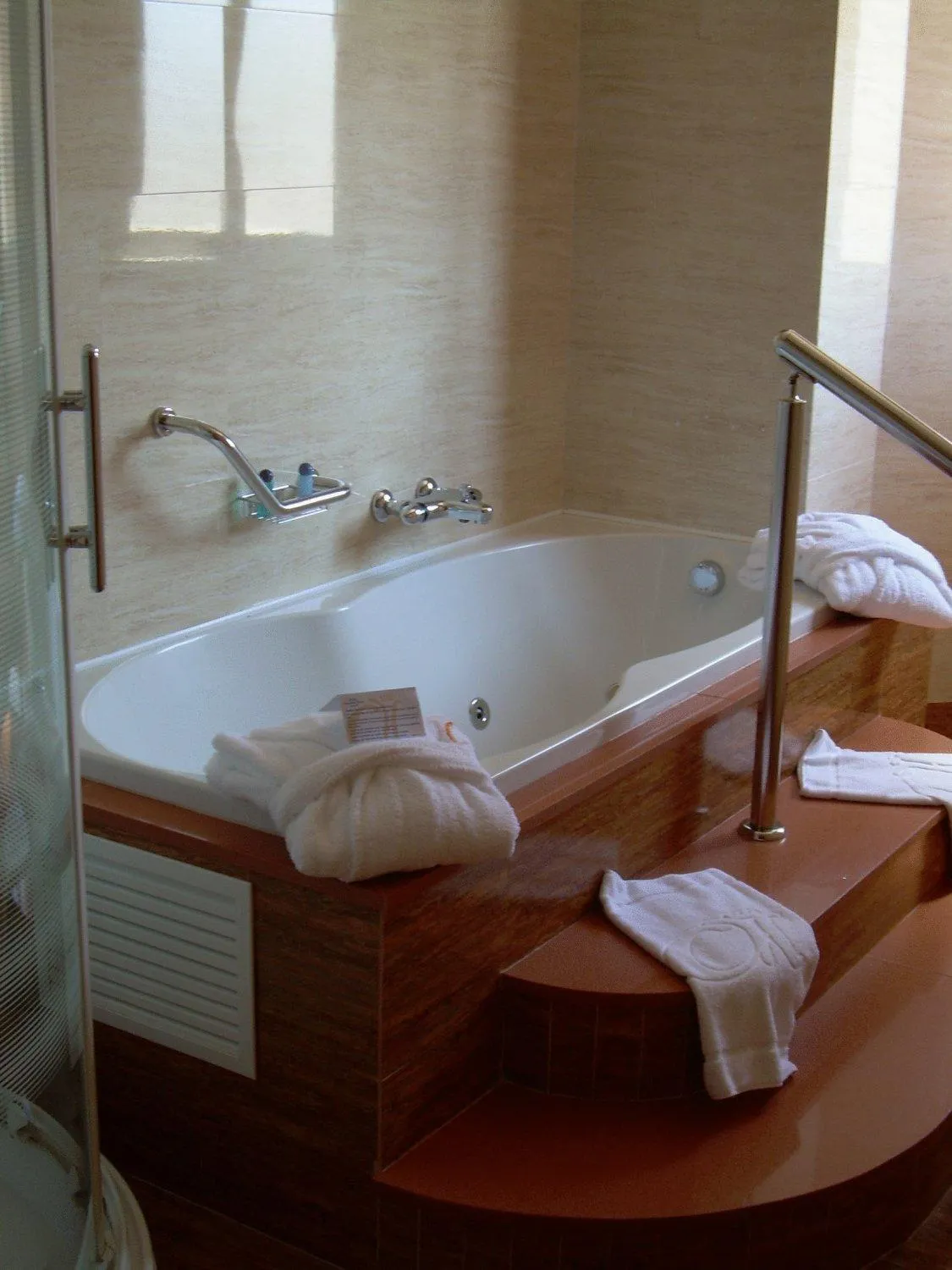 Bathroom in Hotel Montera Plaza