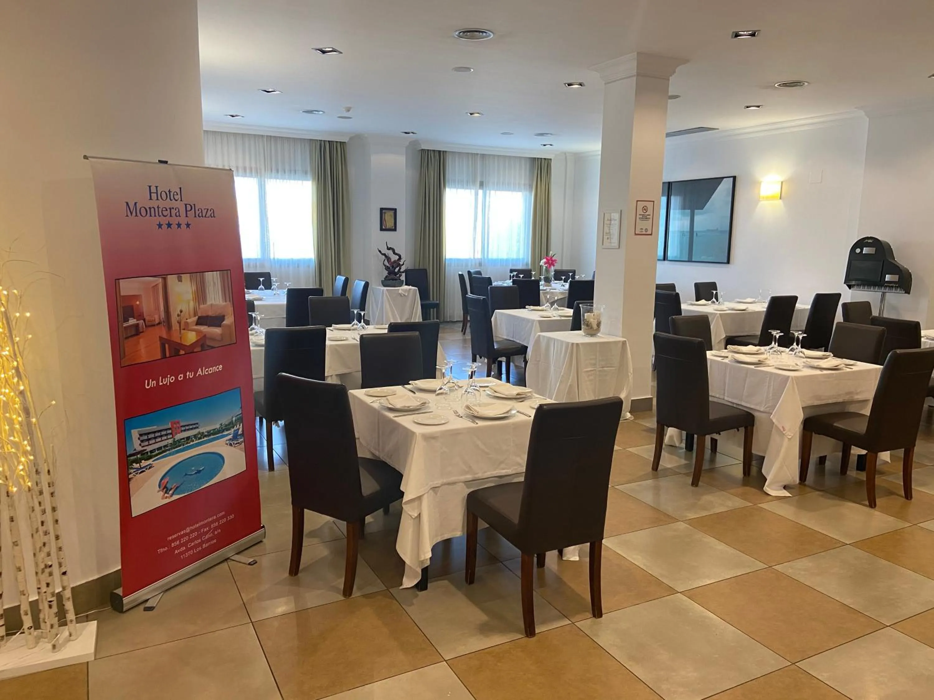 Restaurant/places to eat in Hotel Montera Plaza