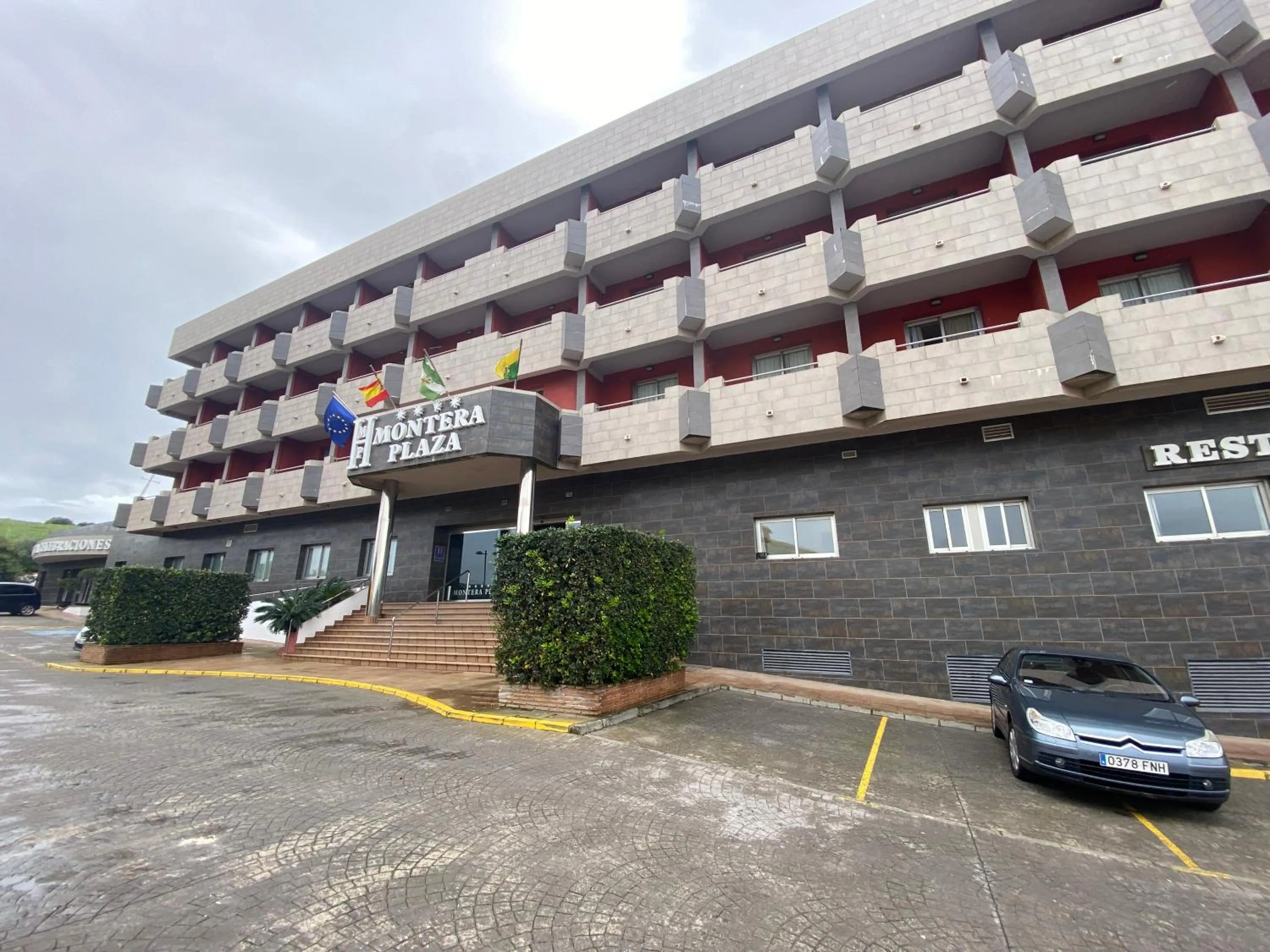 Property building in Hotel Montera Plaza