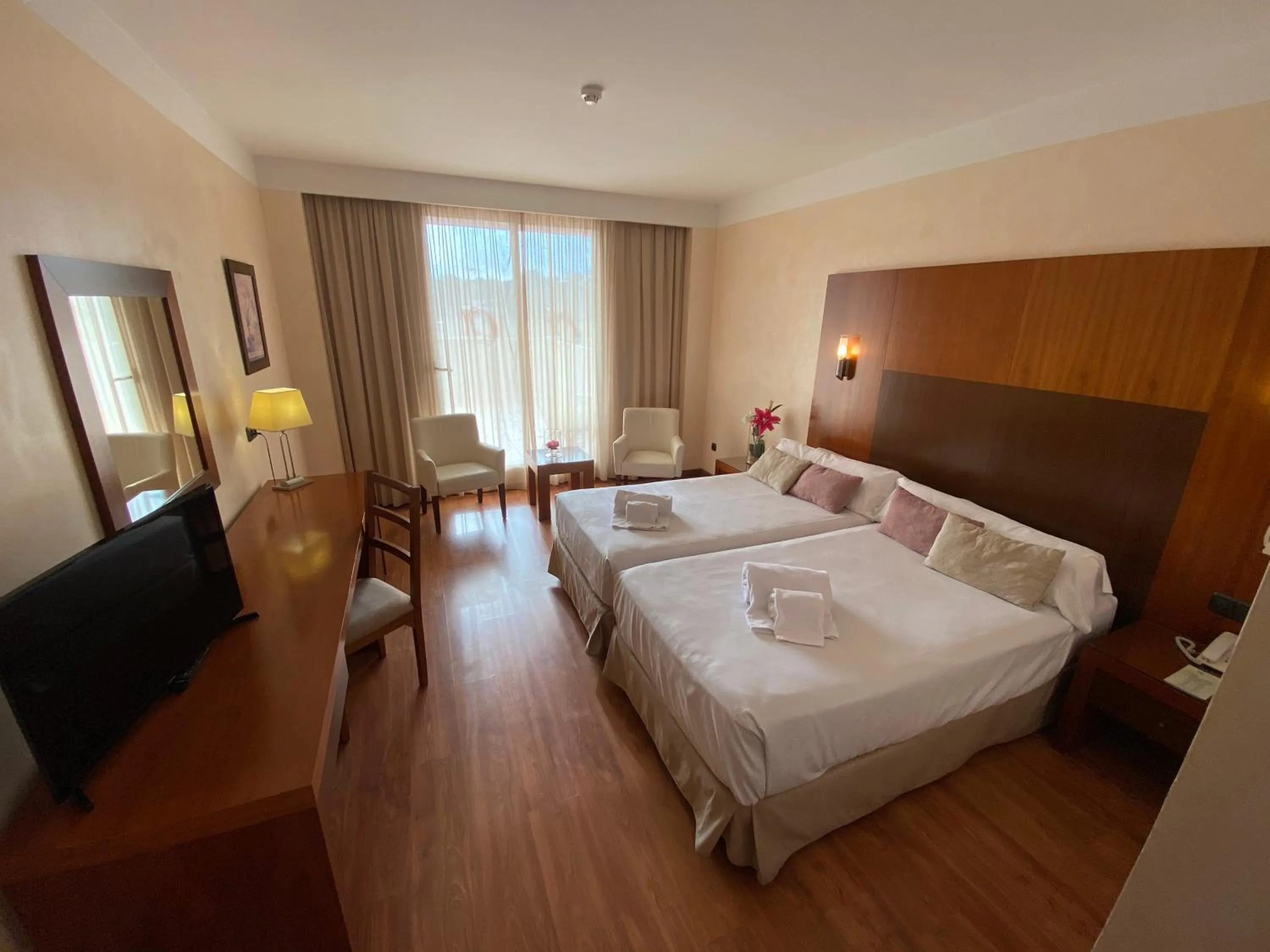 Photo of the whole room, Bed in Hotel Montera Plaza