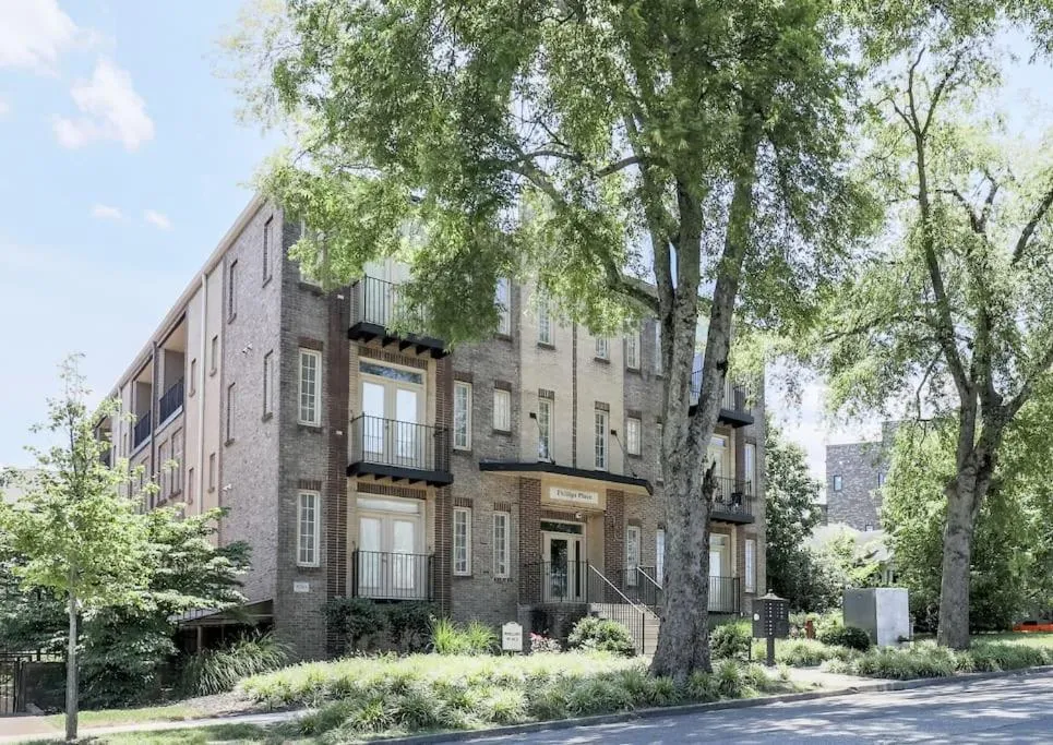 Property building in PinkBMe - 8 Min to Downtown, Free Parking