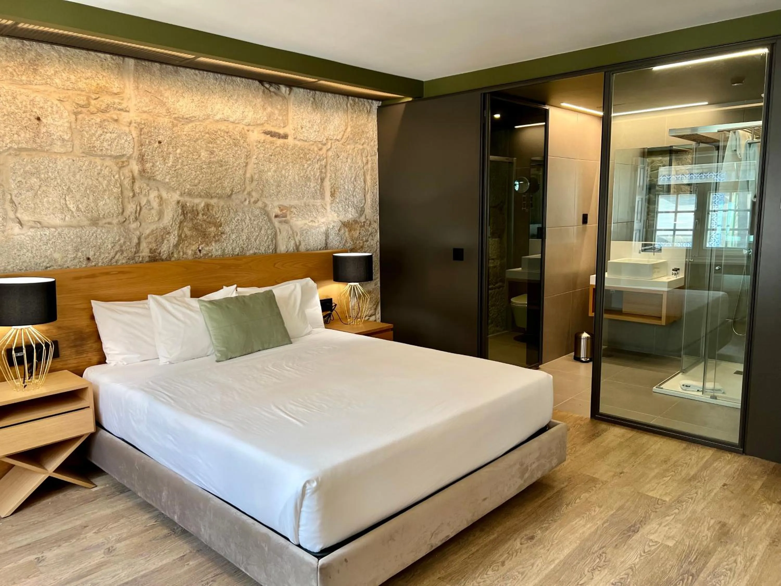 Bathroom, Bed in Oca Ribeira do Porto AT