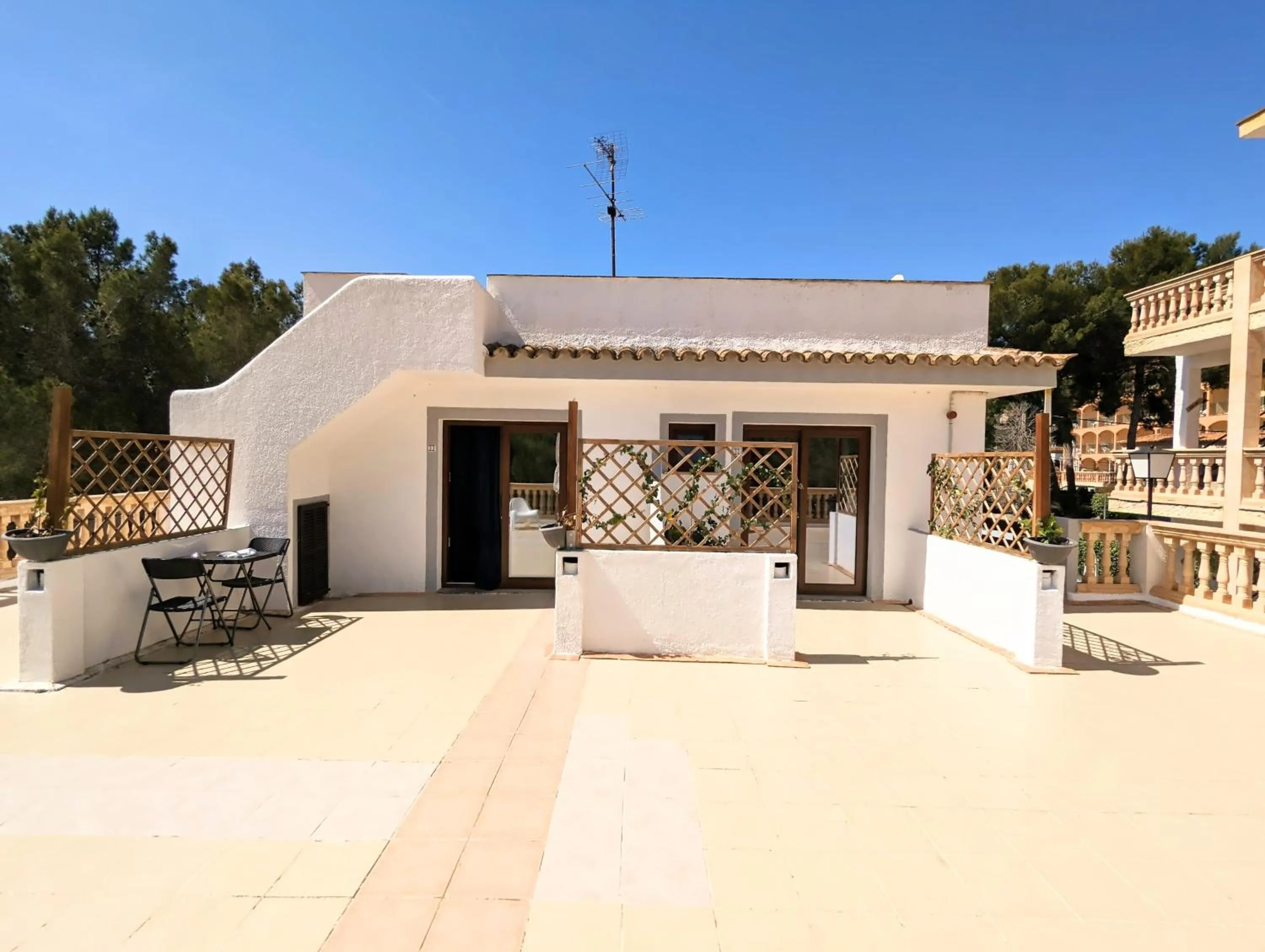 Balcony/Terrace in Don Carlos
