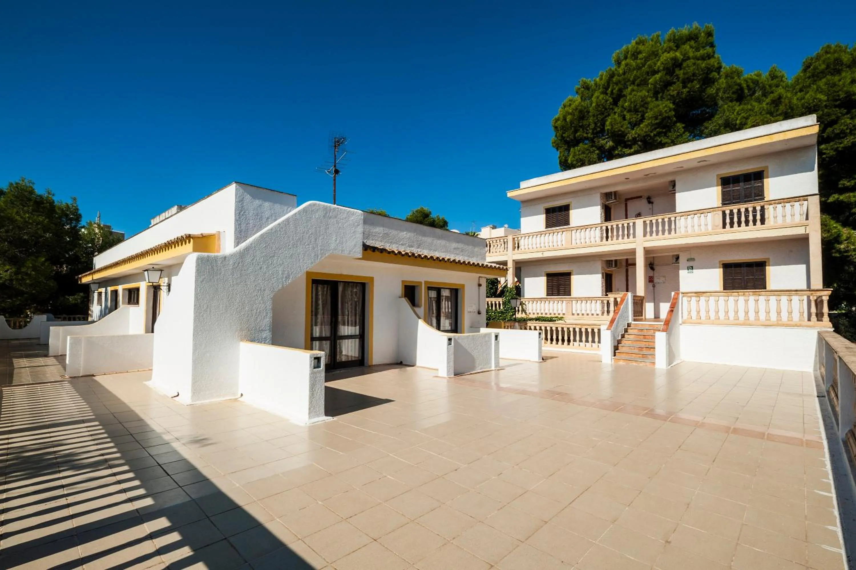 Property building in Don Carlos