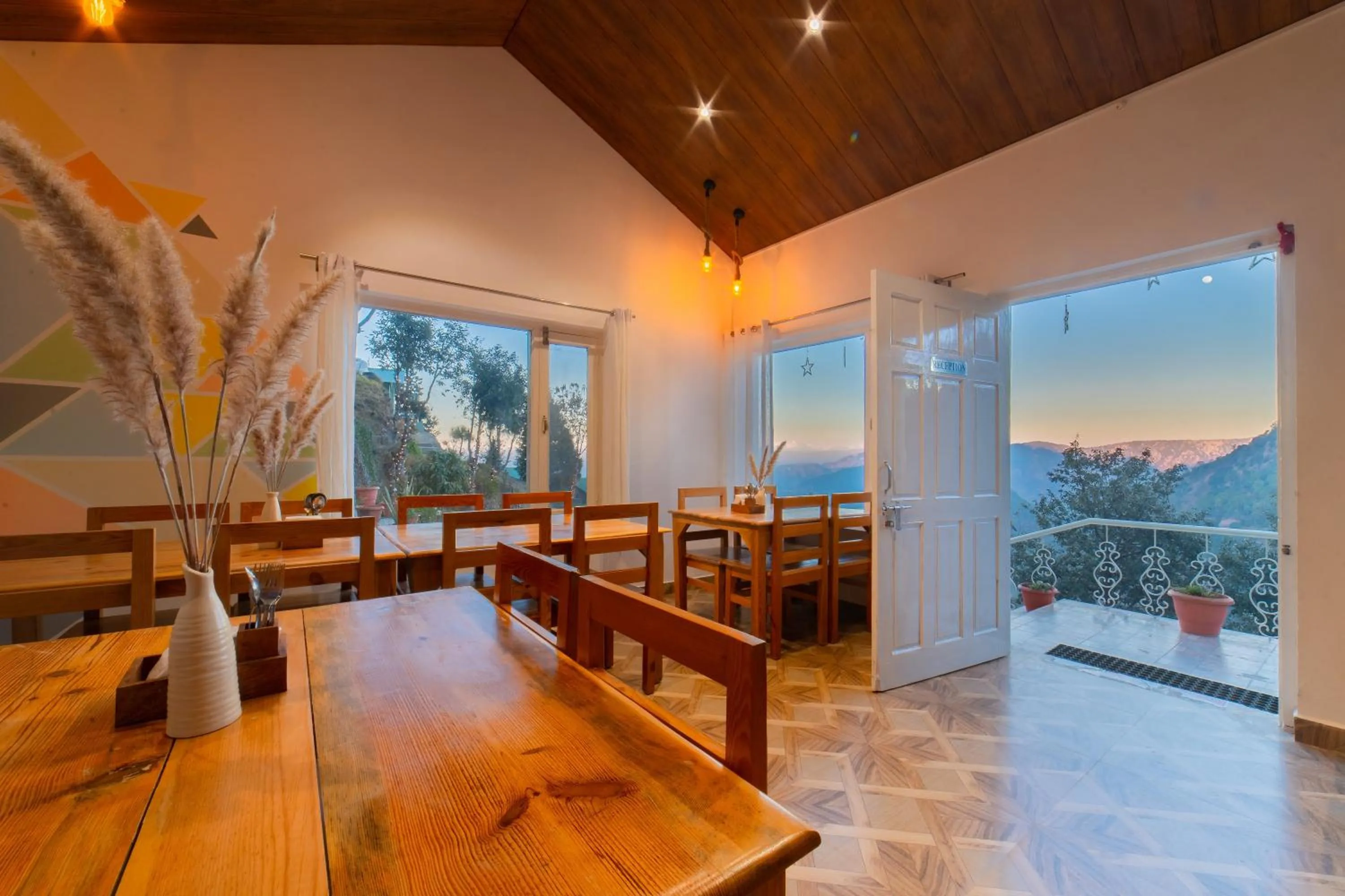 Restaurant/places to eat in Zostel Plus Nainital (Naina Range)