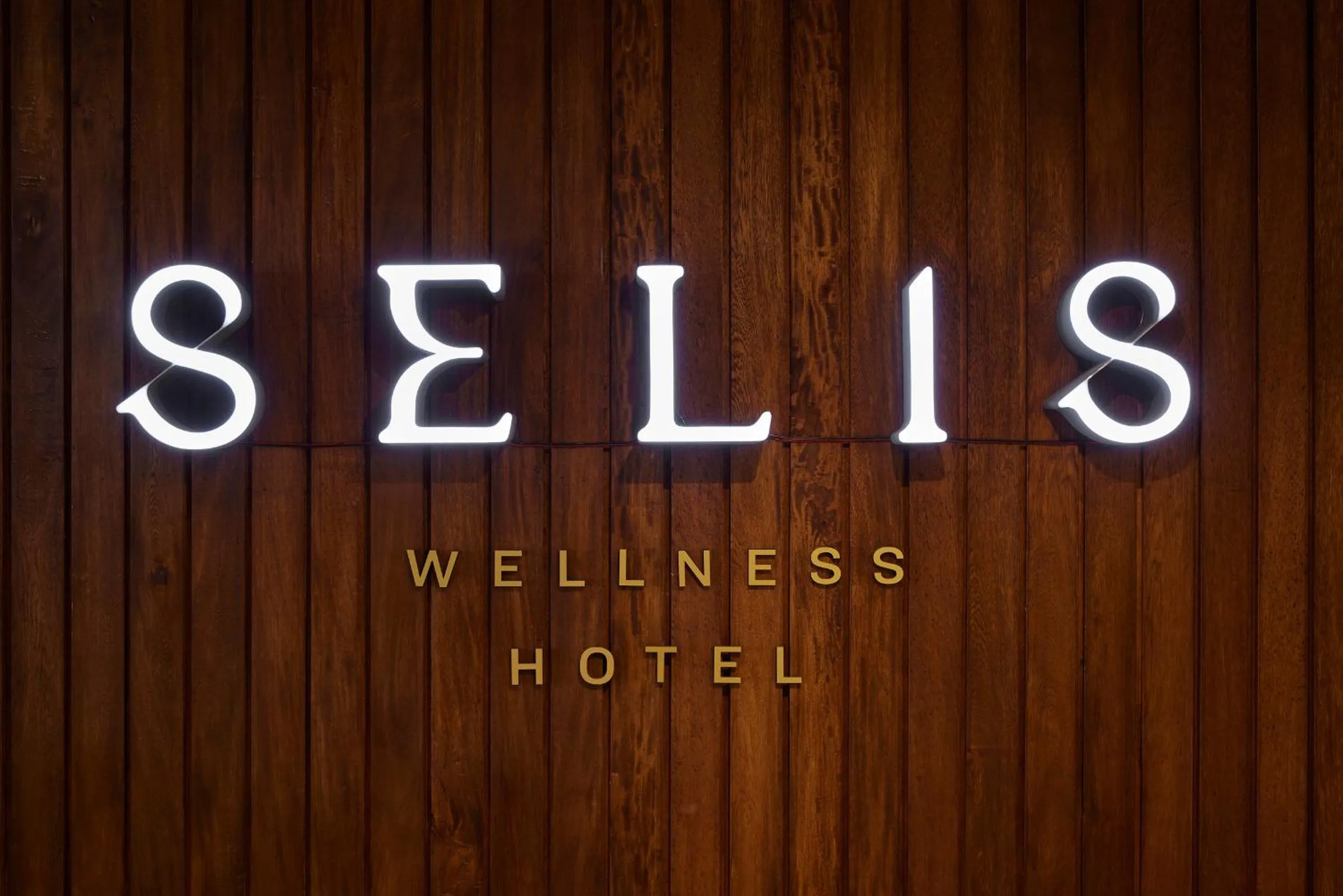 Logo/Certificate/Sign in Hotel Selis