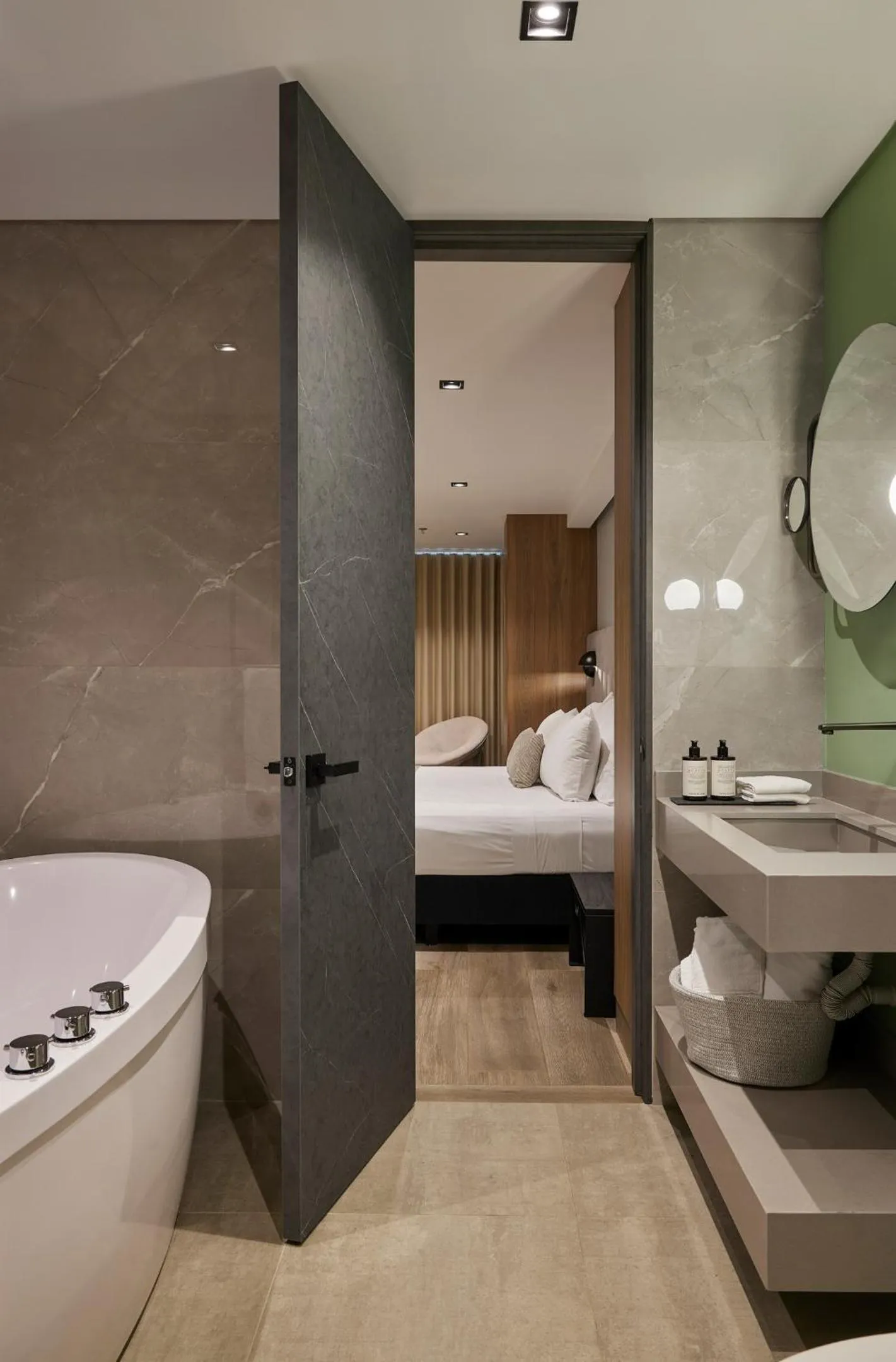 Toilet, Bed in Hotel Selis