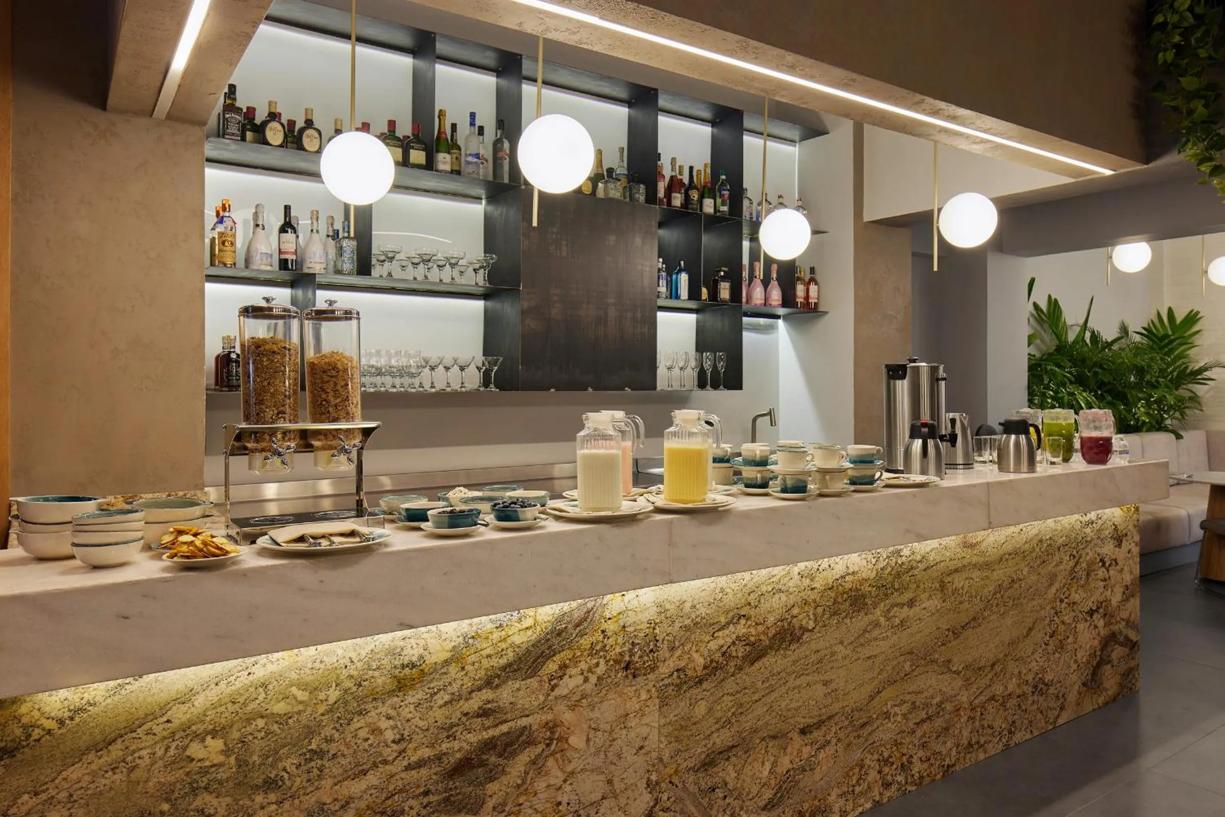 Restaurant/places to eat in Hotel Selis