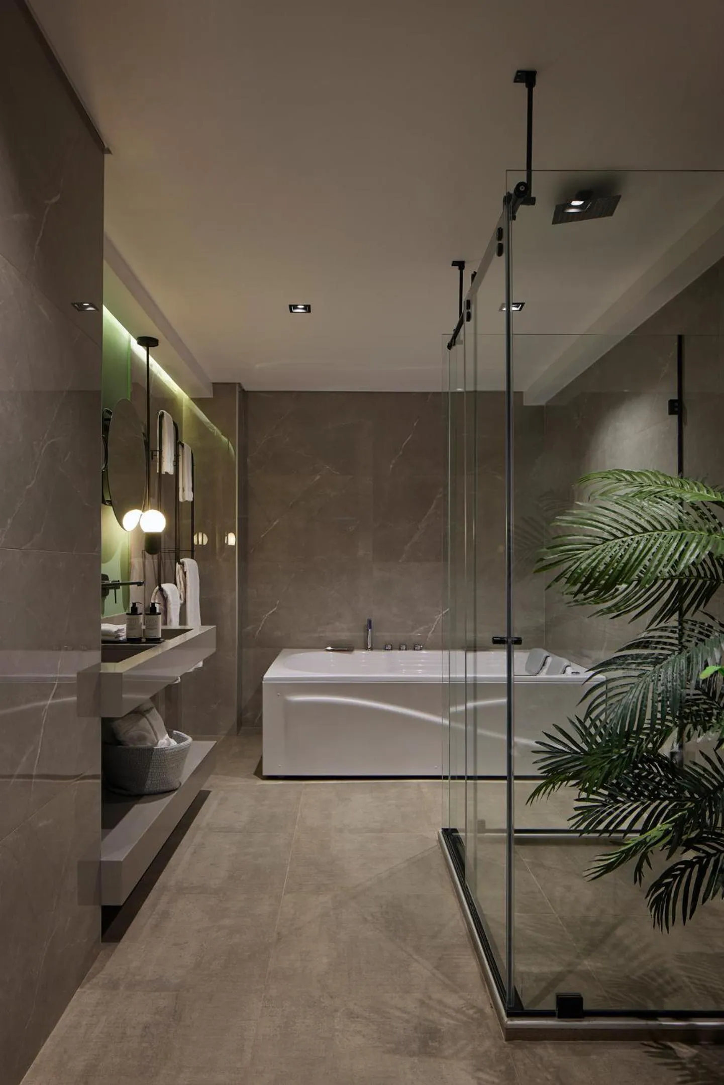 Shower in Hotel Selis