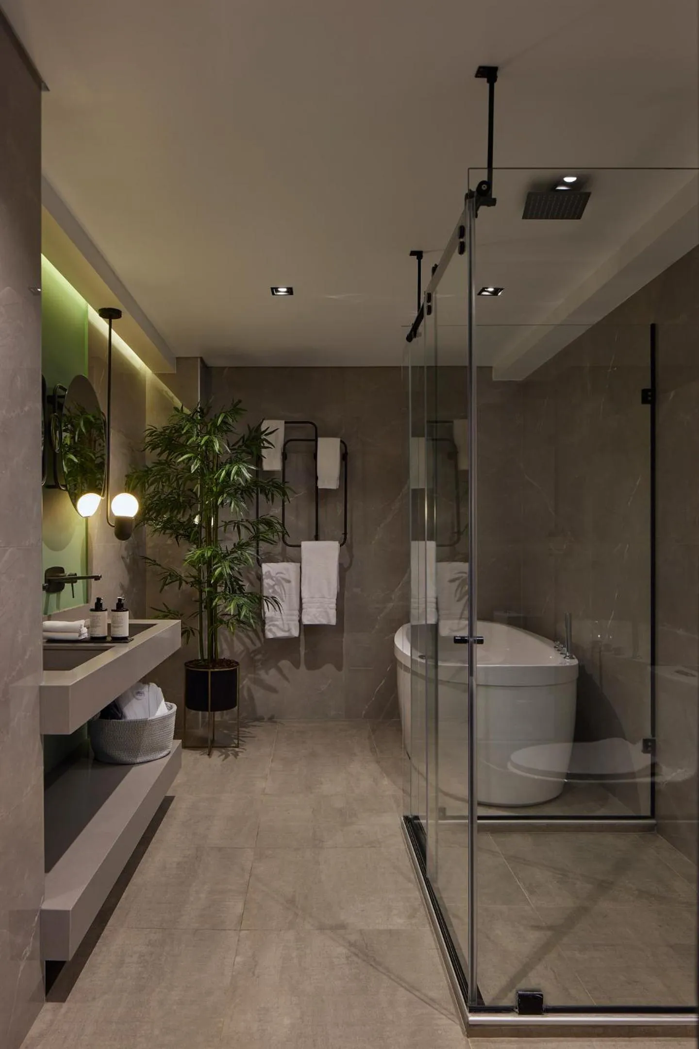 Shower in Hotel Selis